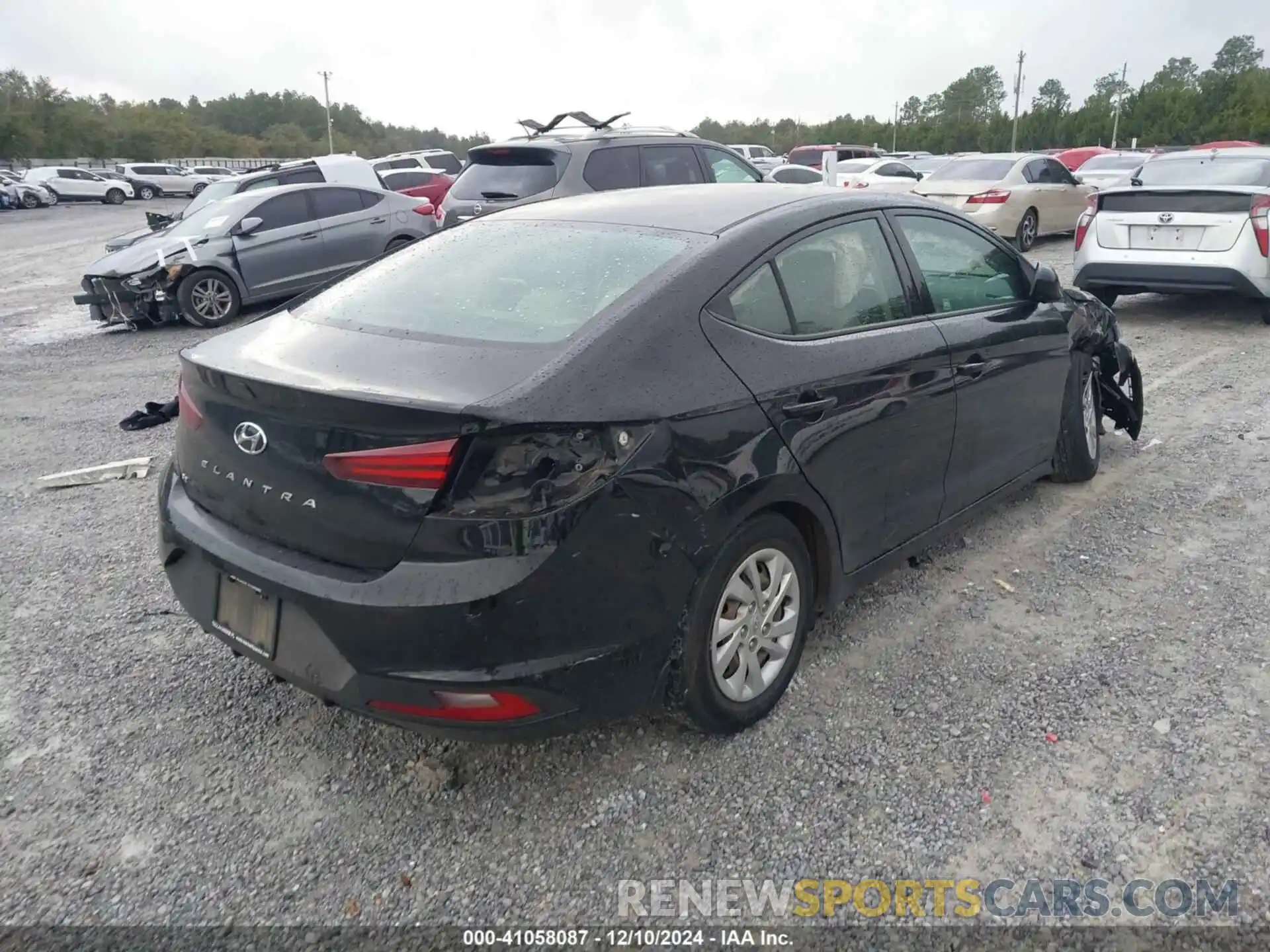 4 Photograph of a damaged car 5NPD74LF7LH610974 HYUNDAI ELANTRA 2020