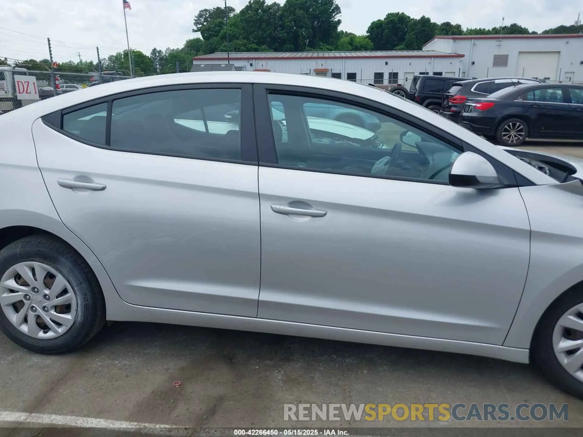 13 Photograph of a damaged car 5NPD74LF8LH500998 HYUNDAI ELANTRA 2020