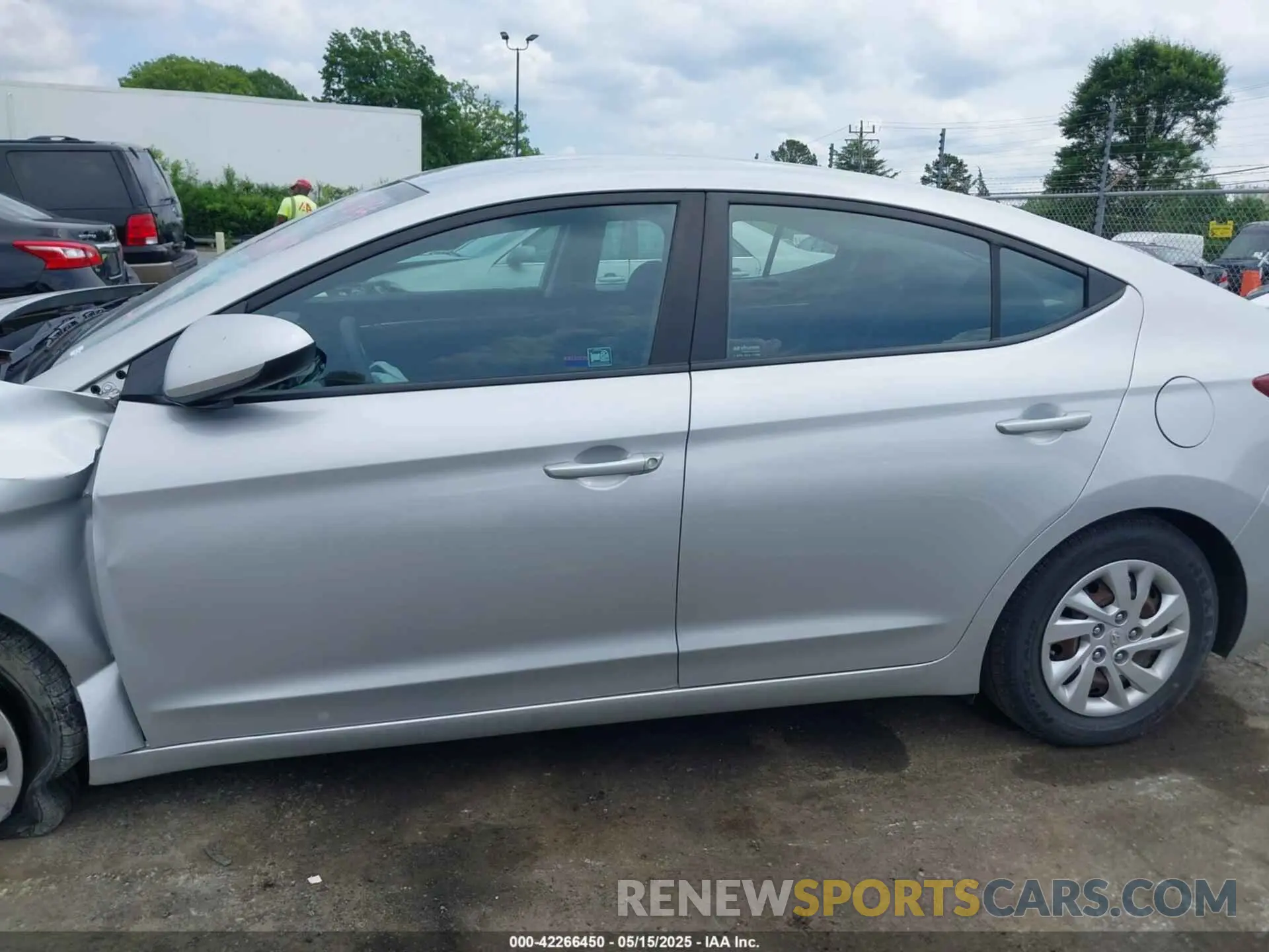 14 Photograph of a damaged car 5NPD74LF8LH500998 HYUNDAI ELANTRA 2020