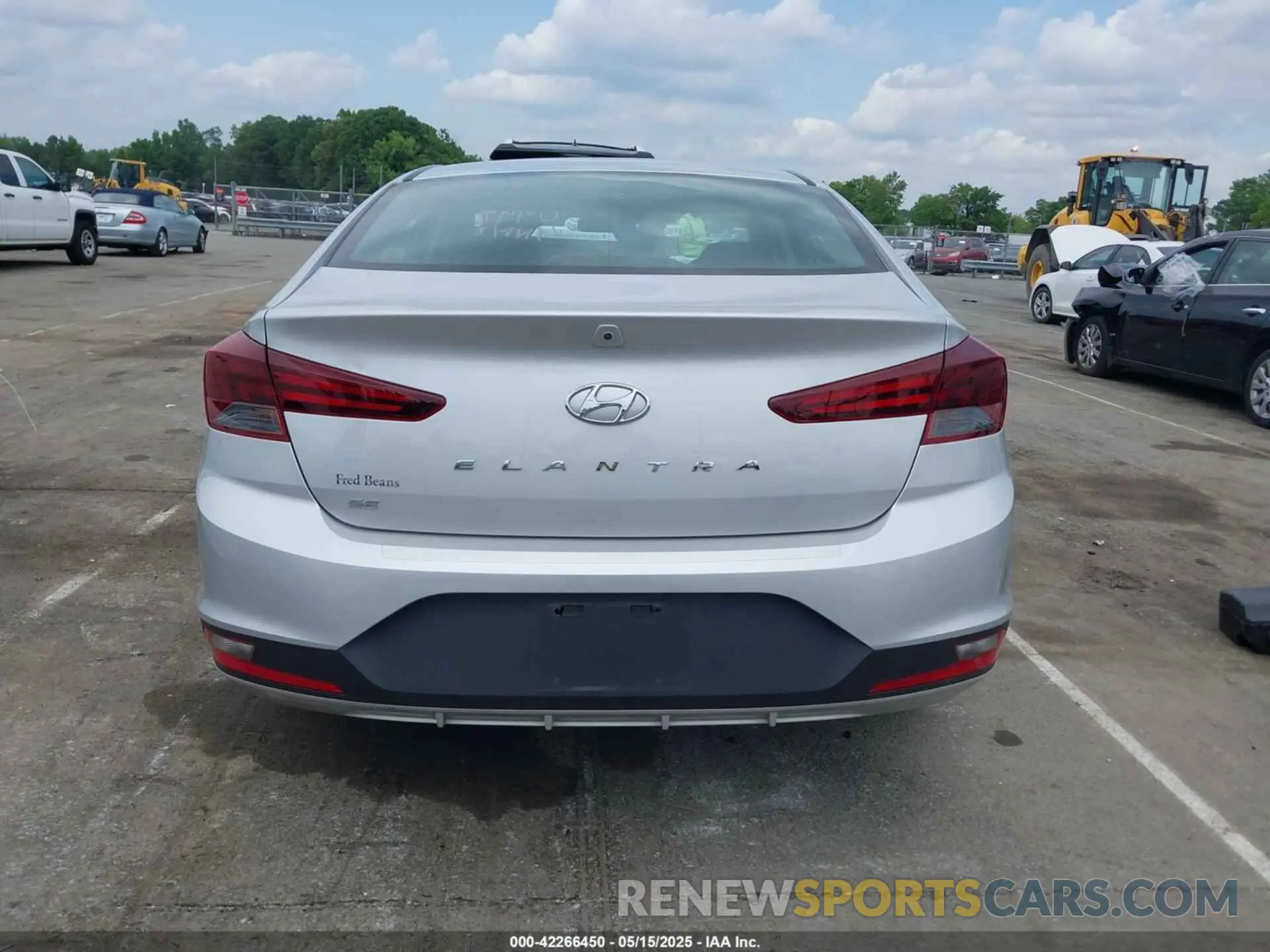 16 Photograph of a damaged car 5NPD74LF8LH500998 HYUNDAI ELANTRA 2020