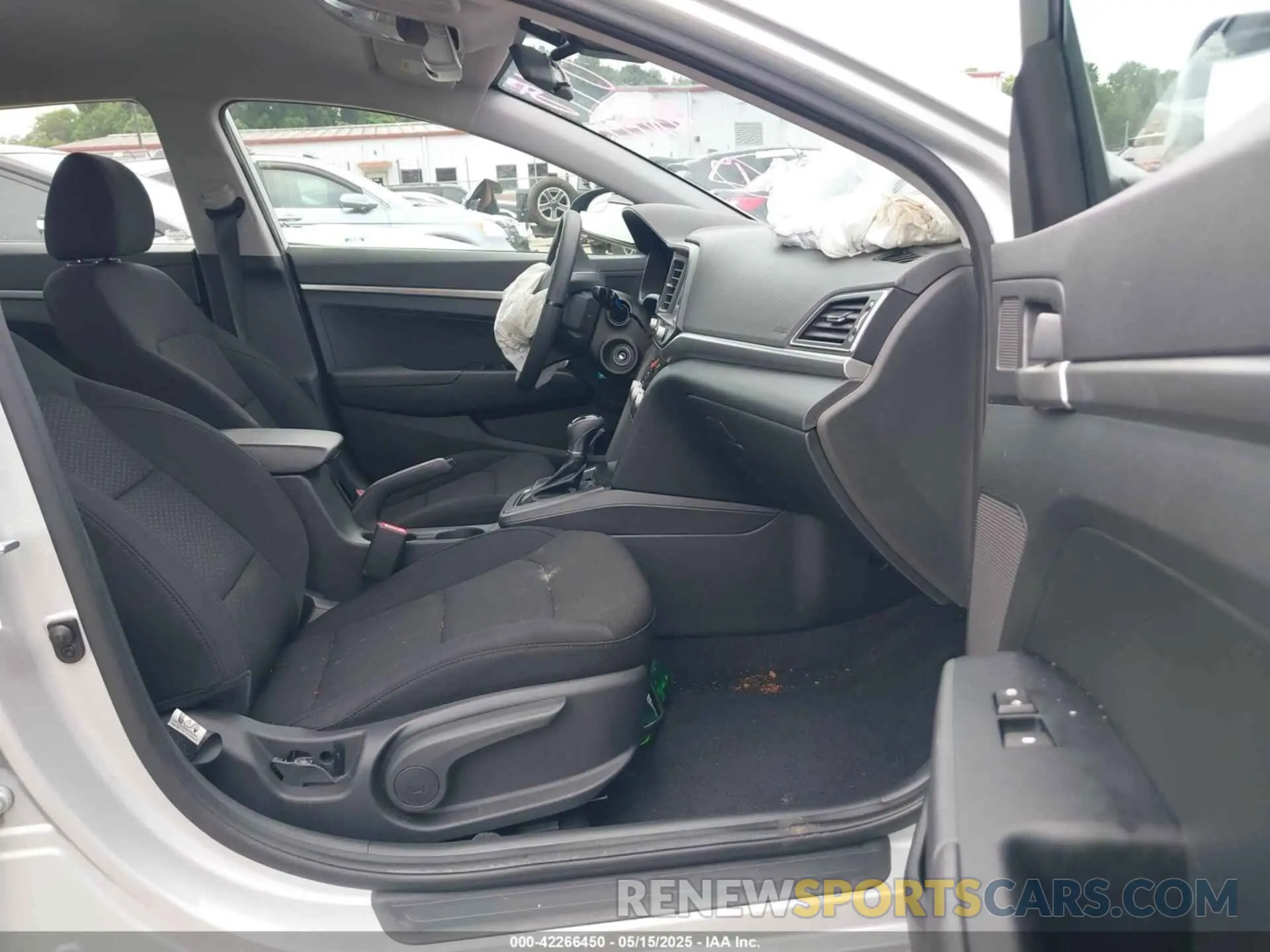 5 Photograph of a damaged car 5NPD74LF8LH500998 HYUNDAI ELANTRA 2020