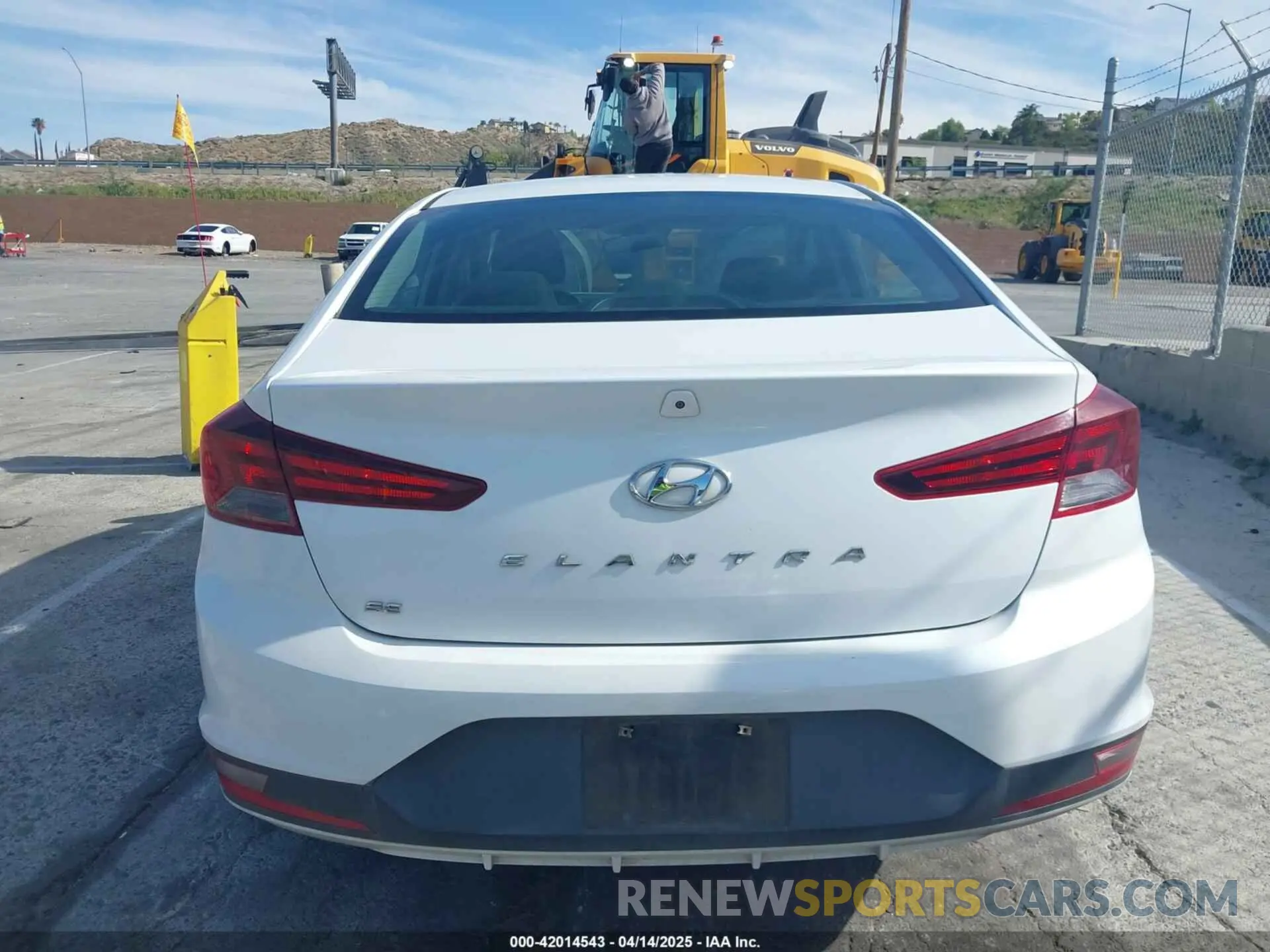 17 Photograph of a damaged car 5NPD74LF8LH508941 HYUNDAI ELANTRA 2020