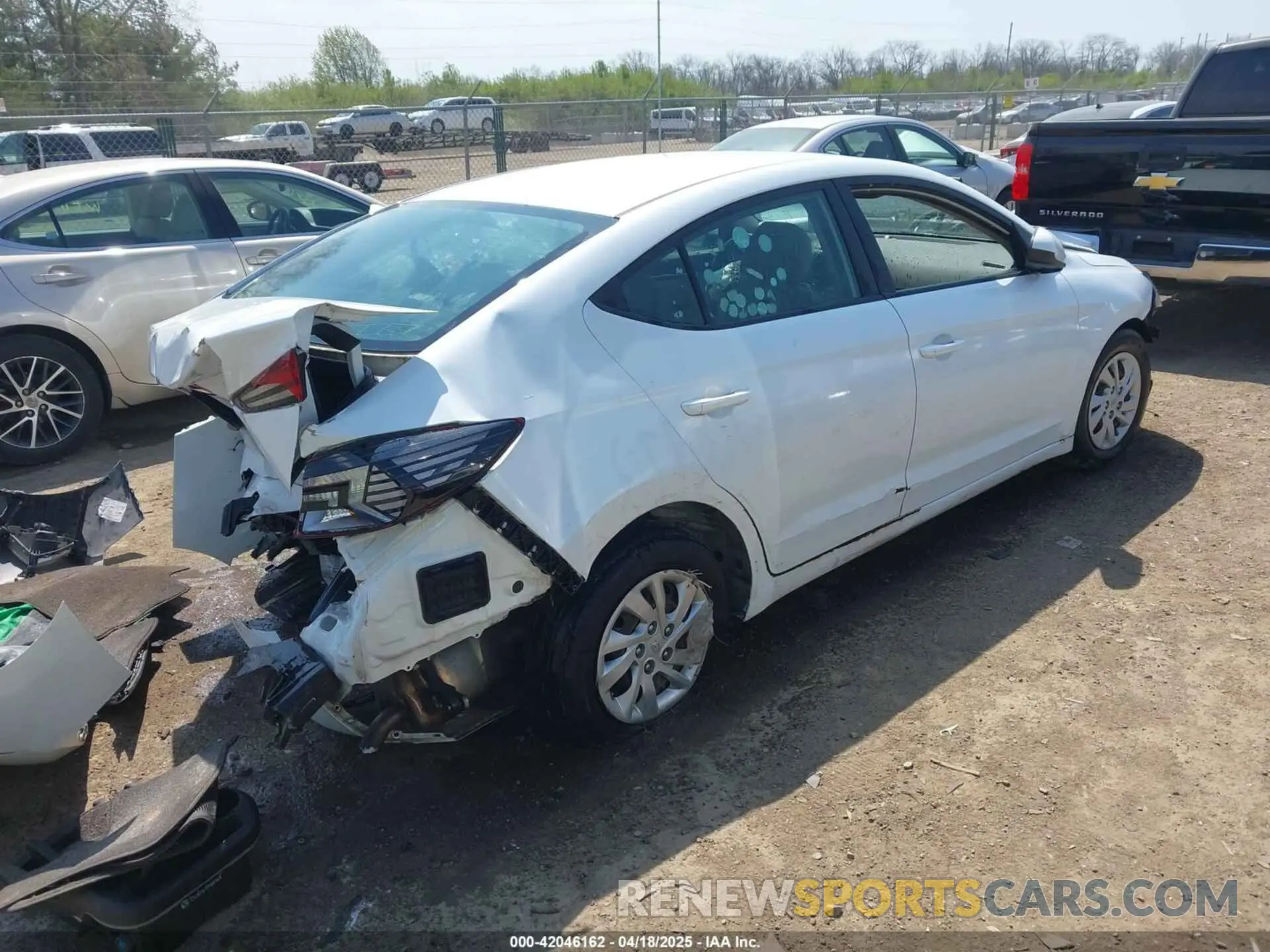 4 Photograph of a damaged car 5NPD74LF8LH519597 HYUNDAI ELANTRA 2020