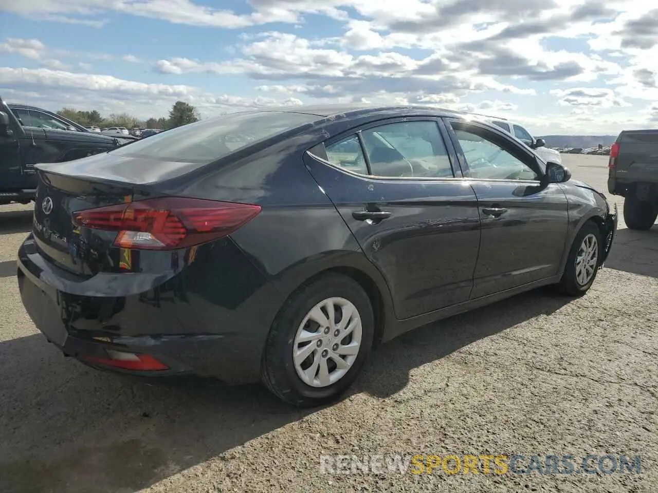 3 Photograph of a damaged car 5NPD74LF8LH557413 HYUNDAI ELANTRA 2020