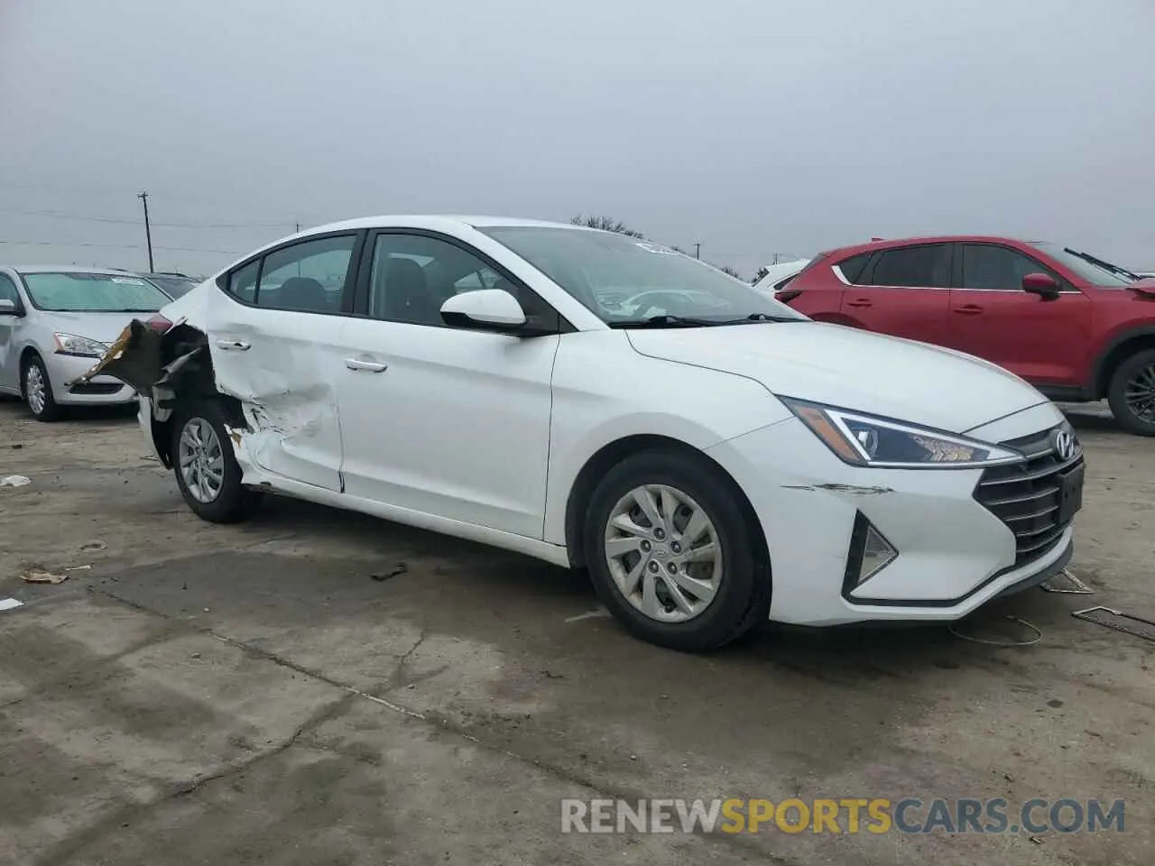 4 Photograph of a damaged car 5NPD74LF8LH610661 HYUNDAI ELANTRA 2020