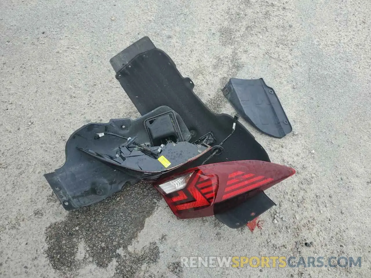 12 Photograph of a damaged car 5NPD74LF8LH618002 HYUNDAI ELANTRA 2020