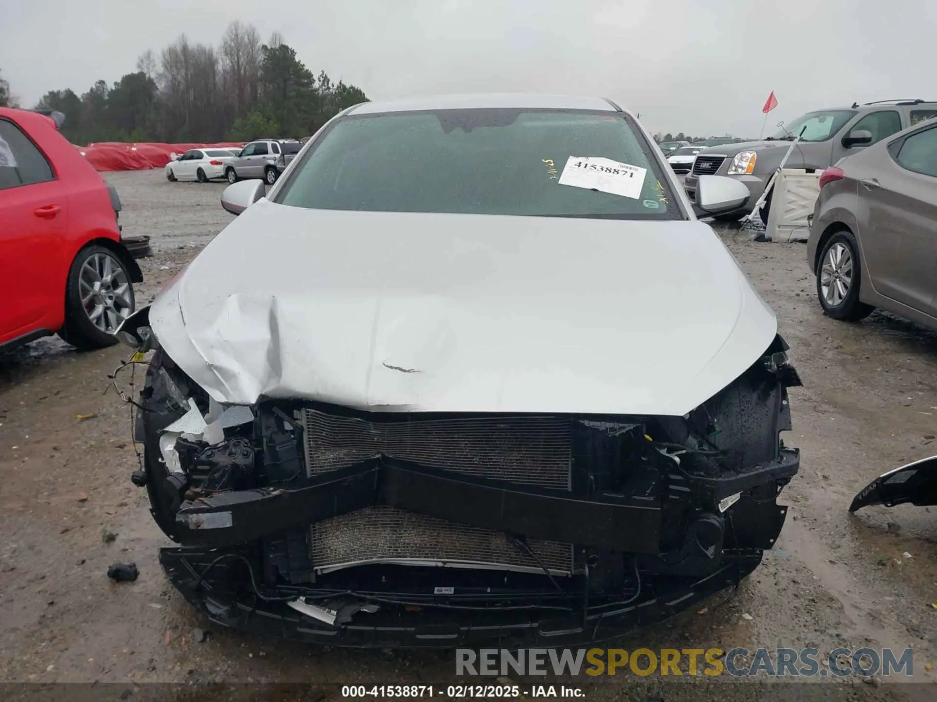 13 Photograph of a damaged car 5NPD74LF9LH515106 HYUNDAI ELANTRA 2020