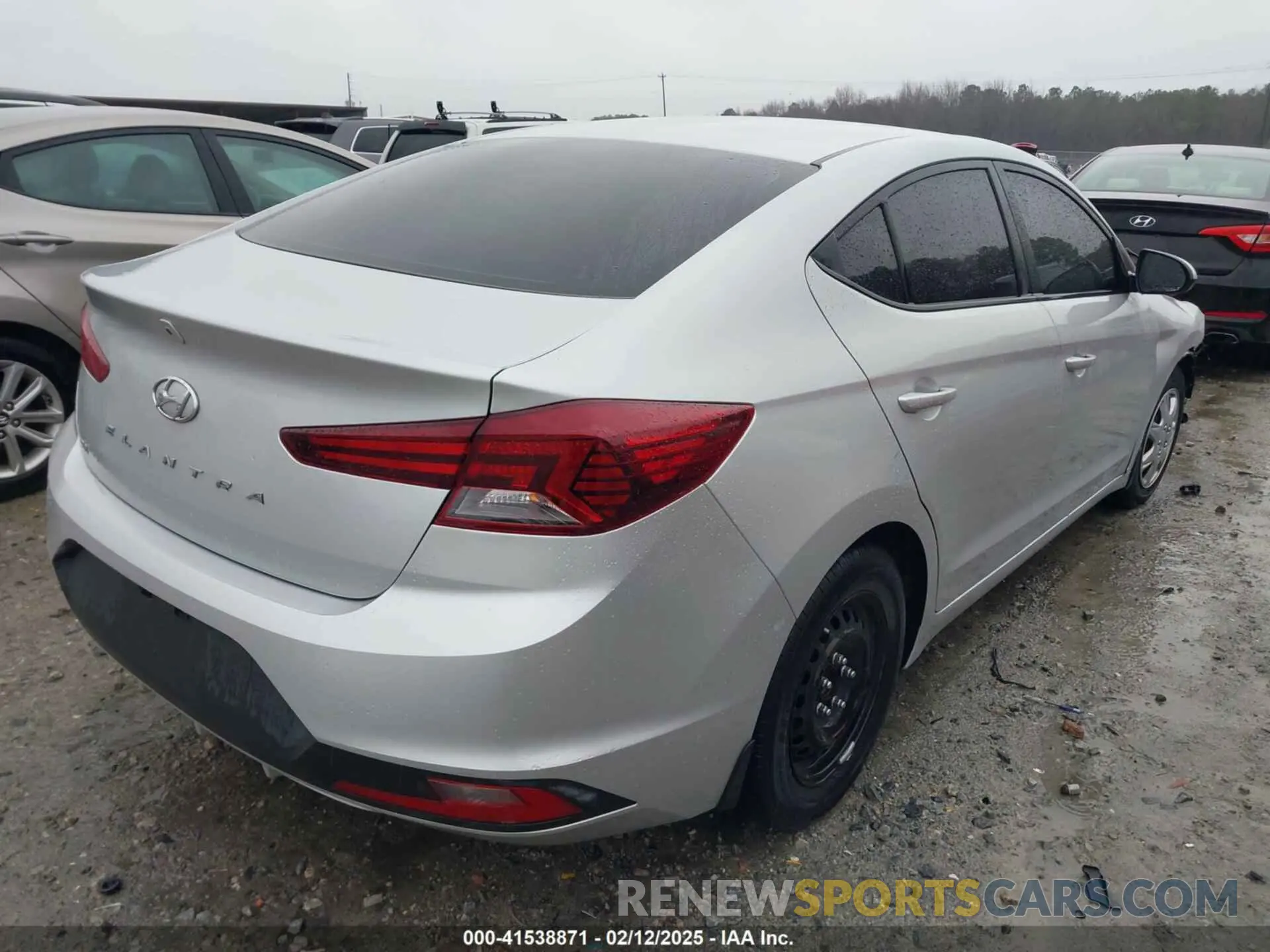 4 Photograph of a damaged car 5NPD74LF9LH515106 HYUNDAI ELANTRA 2020