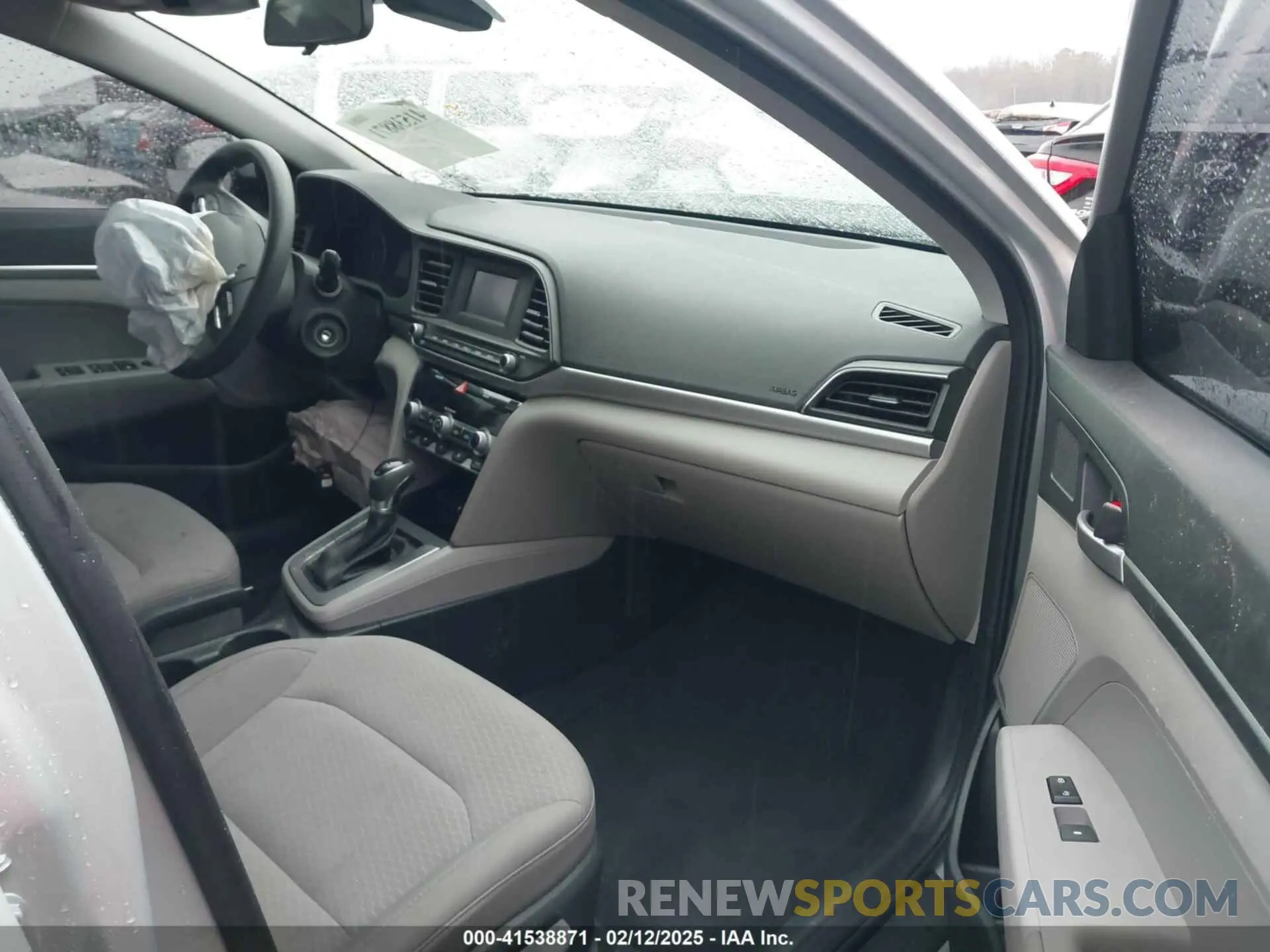 5 Photograph of a damaged car 5NPD74LF9LH515106 HYUNDAI ELANTRA 2020