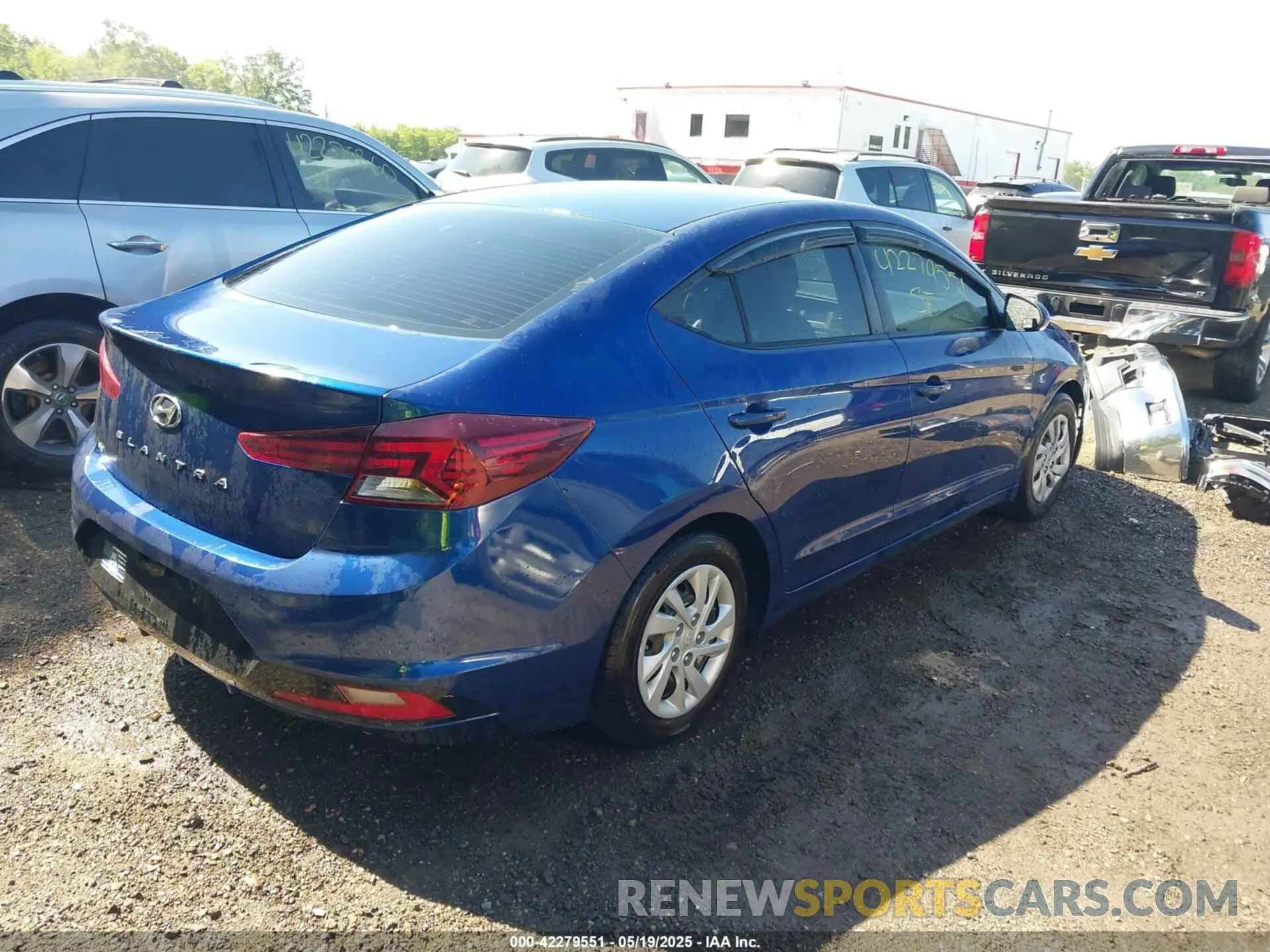 4 Photograph of a damaged car 5NPD74LF9LH546999 HYUNDAI ELANTRA 2020