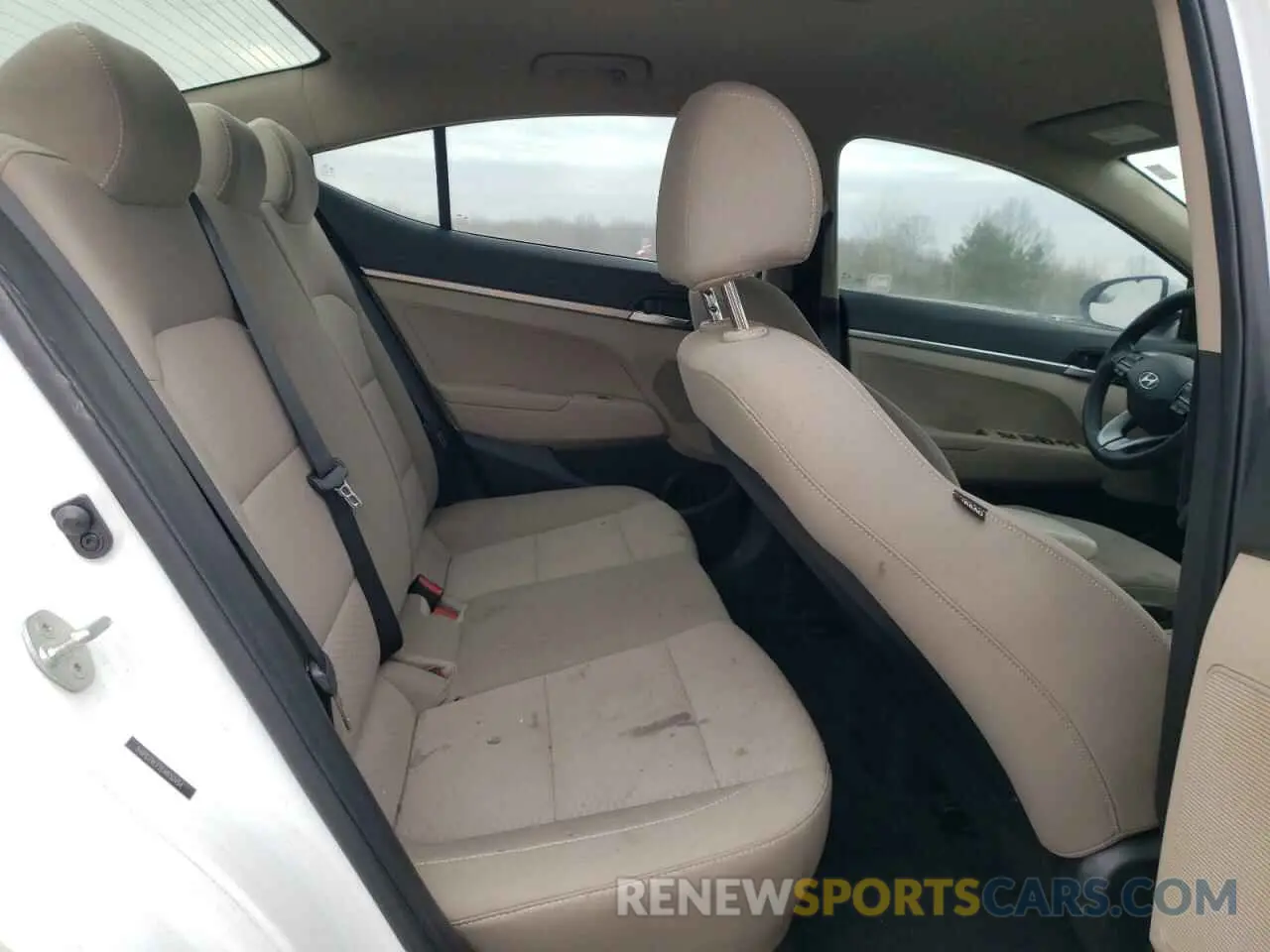 10 Photograph of a damaged car 5NPD74LF9LH550454 HYUNDAI ELANTRA 2020
