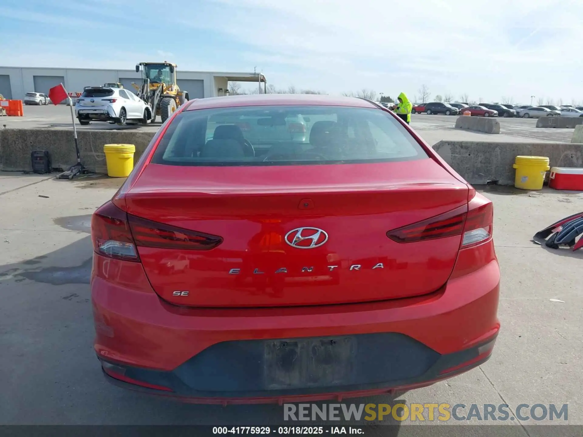 17 Photograph of a damaged car 5NPD74LF9LH550695 HYUNDAI ELANTRA 2020