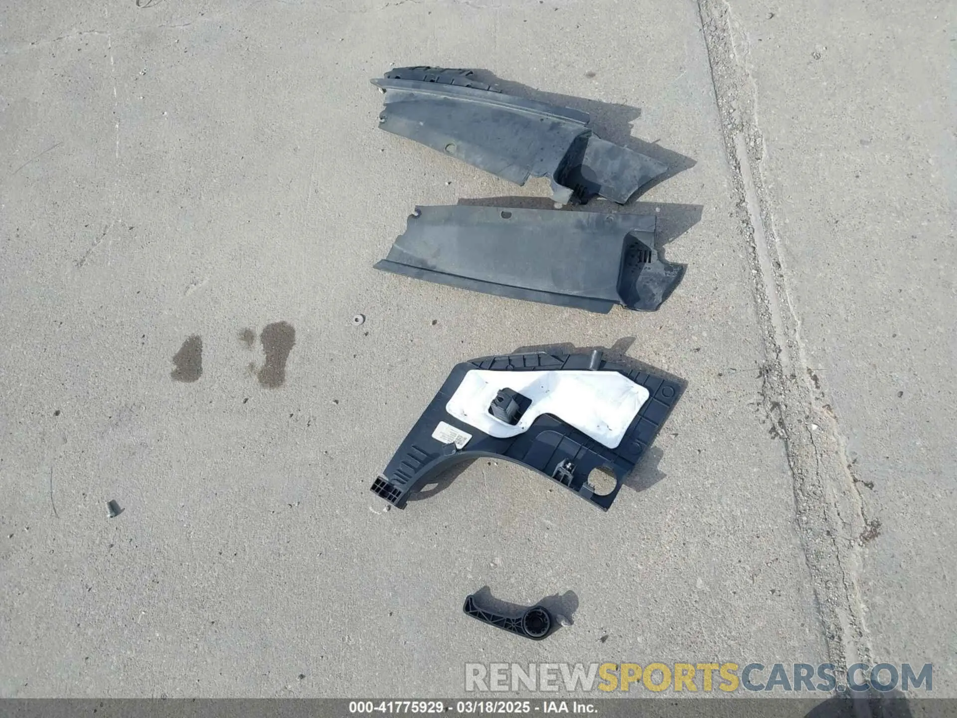 18 Photograph of a damaged car 5NPD74LF9LH550695 HYUNDAI ELANTRA 2020