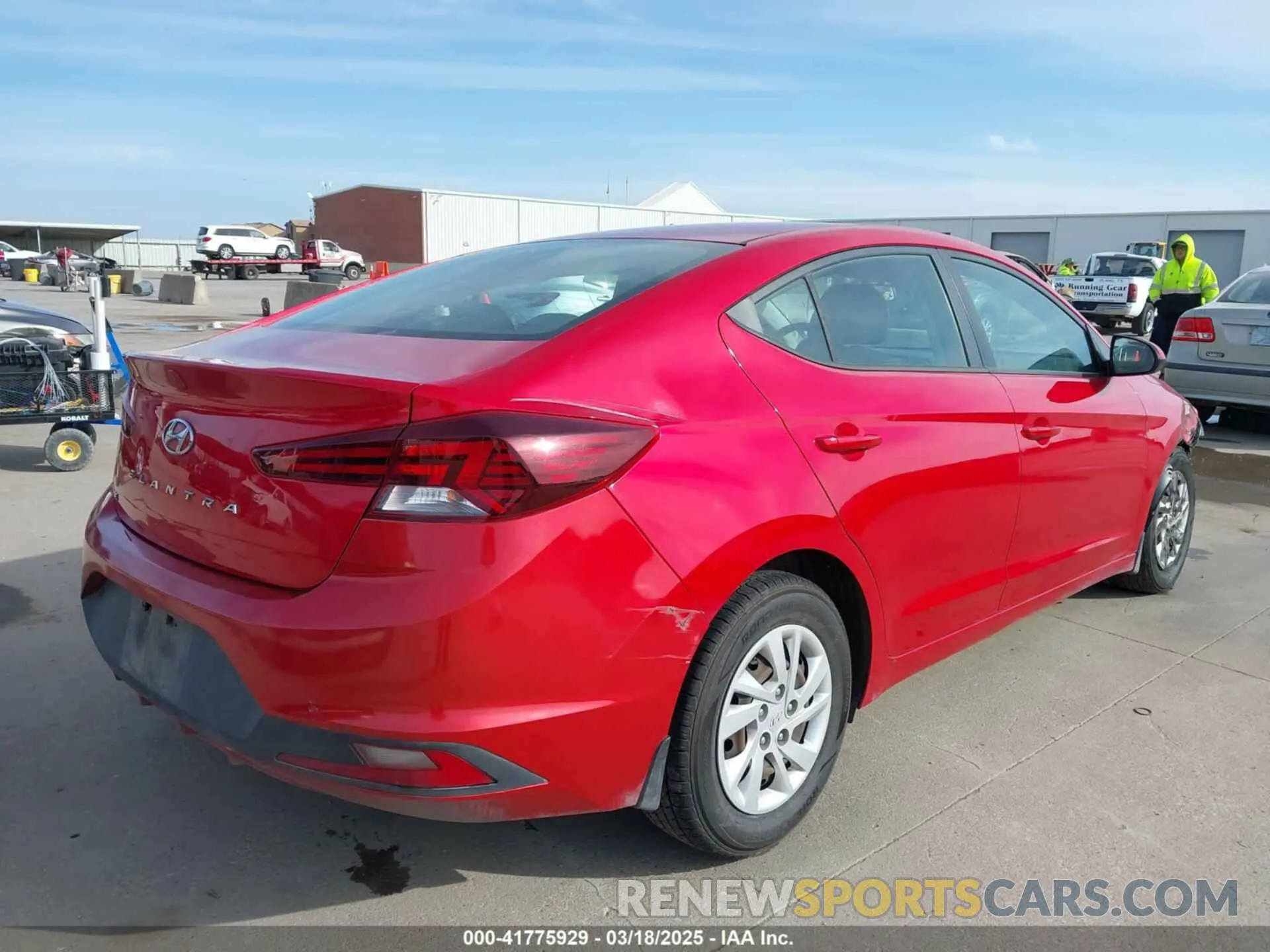 4 Photograph of a damaged car 5NPD74LF9LH550695 HYUNDAI ELANTRA 2020