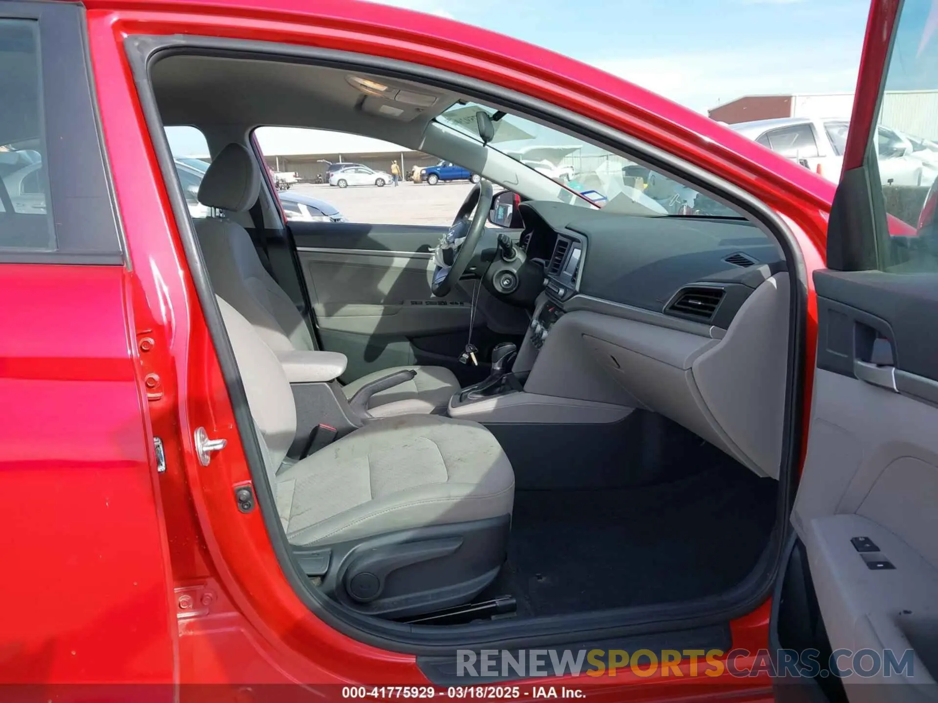 5 Photograph of a damaged car 5NPD74LF9LH550695 HYUNDAI ELANTRA 2020