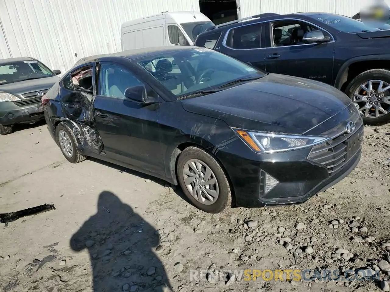 4 Photograph of a damaged car 5NPD74LF9LH586080 HYUNDAI ELANTRA 2020