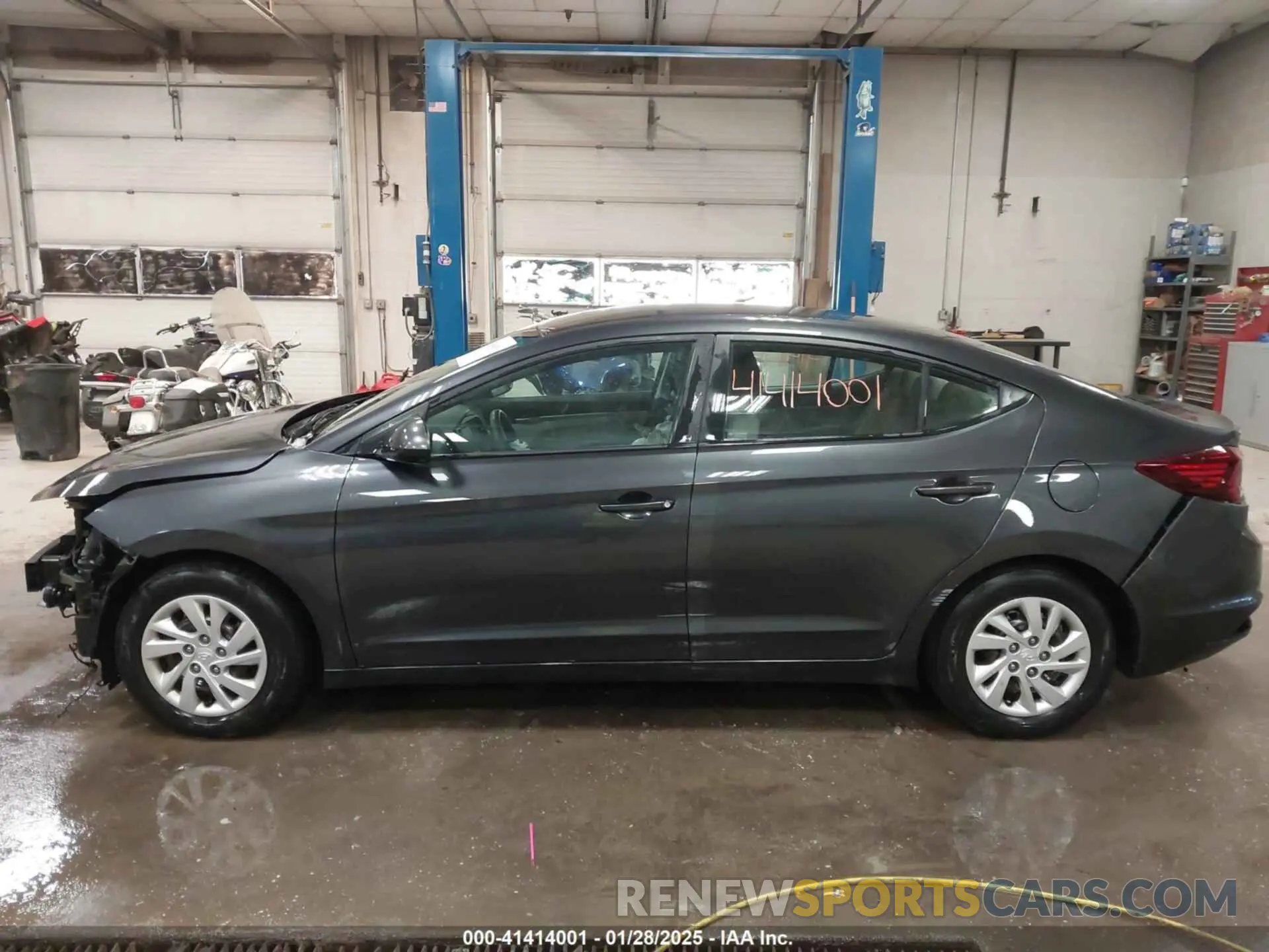 14 Photograph of a damaged car 5NPD74LF9LH589237 HYUNDAI ELANTRA 2020