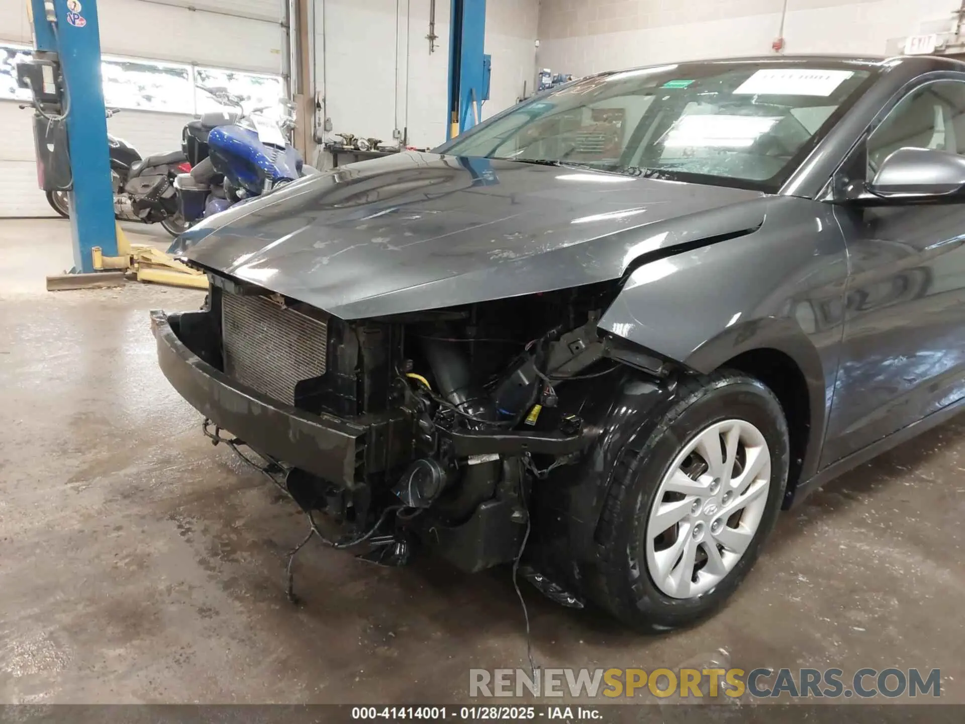 17 Photograph of a damaged car 5NPD74LF9LH589237 HYUNDAI ELANTRA 2020