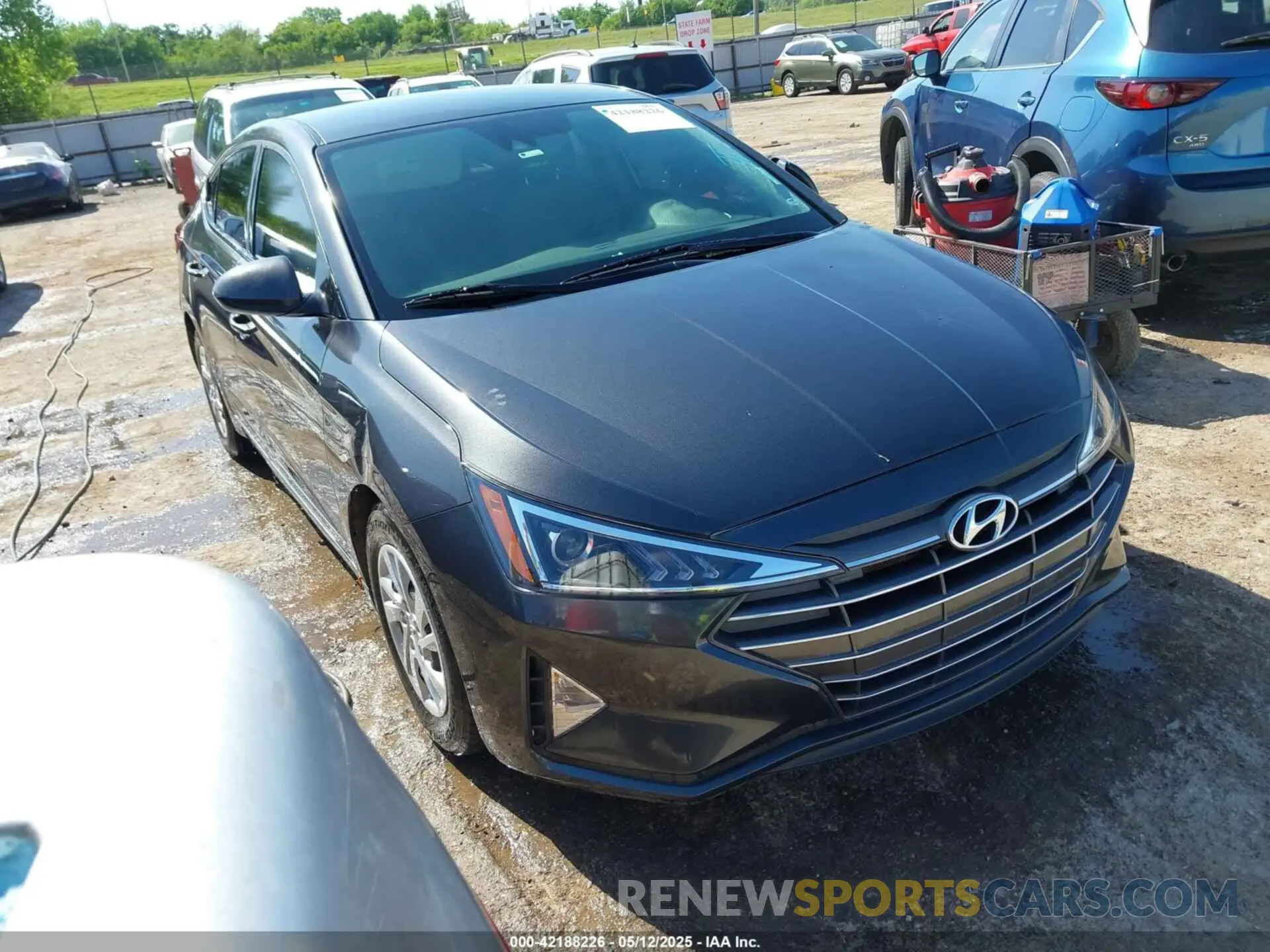 1 Photograph of a damaged car 5NPD74LF9LH607929 HYUNDAI ELANTRA 2020