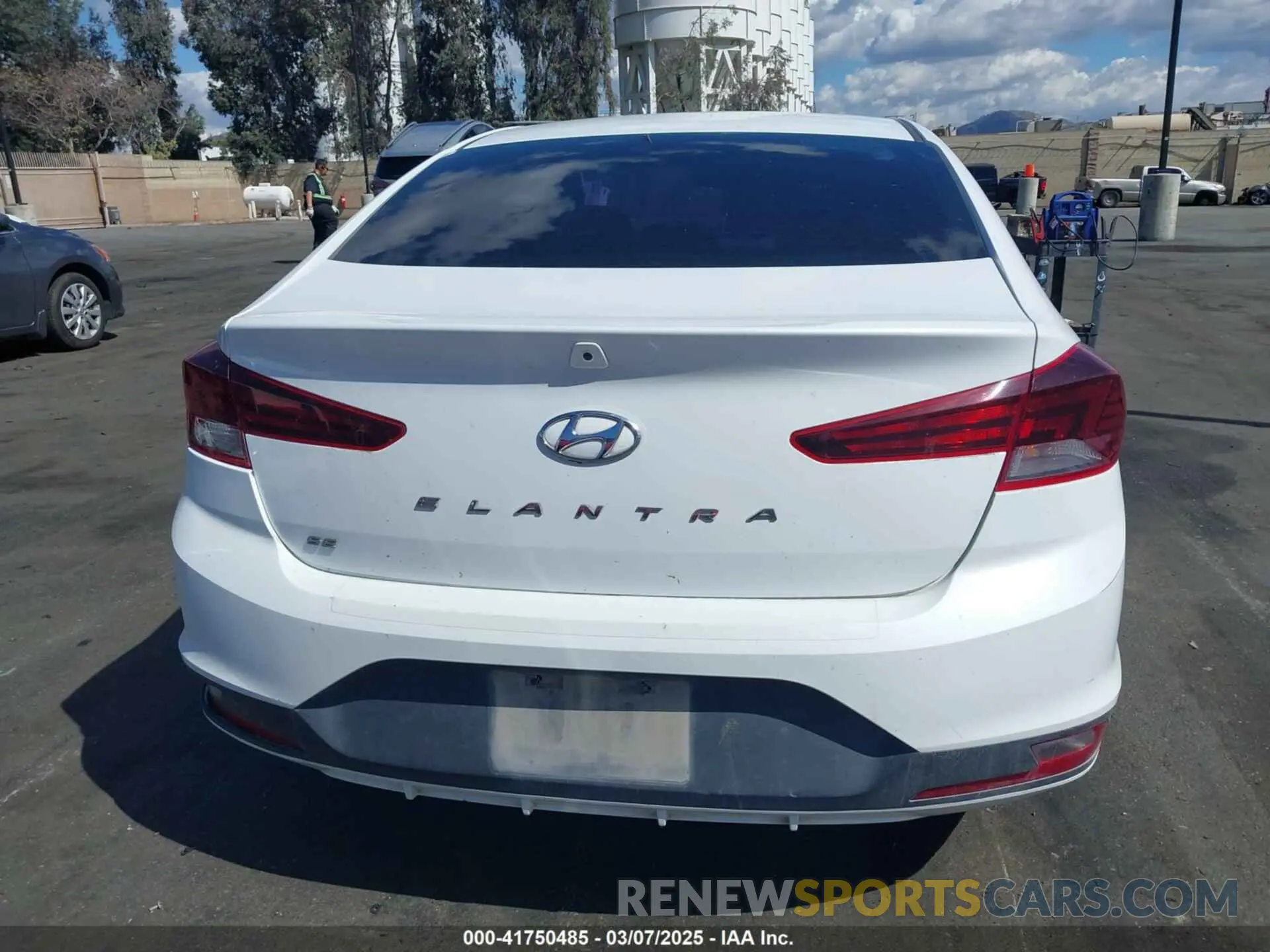 17 Photograph of a damaged car 5NPD74LF9LH611446 HYUNDAI ELANTRA 2020