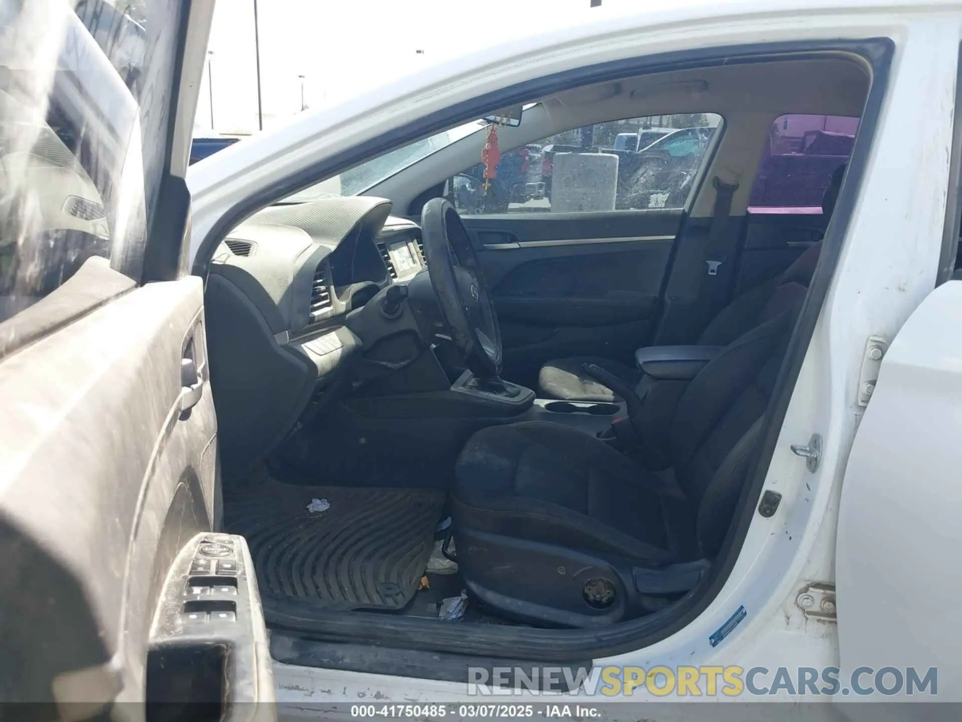 5 Photograph of a damaged car 5NPD74LF9LH611446 HYUNDAI ELANTRA 2020