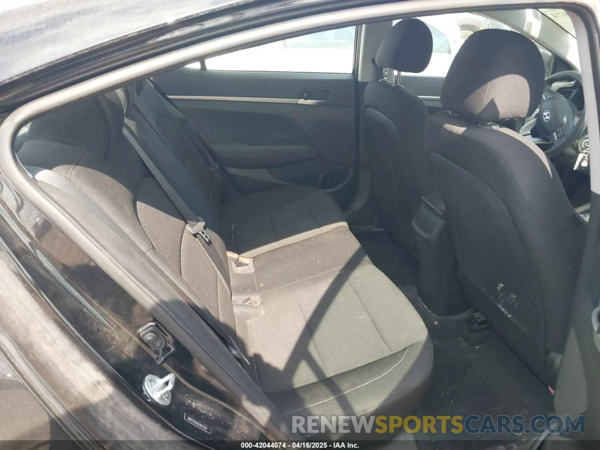 8 Photograph of a damaged car 5NPD74LF9LH611530 HYUNDAI ELANTRA 2020