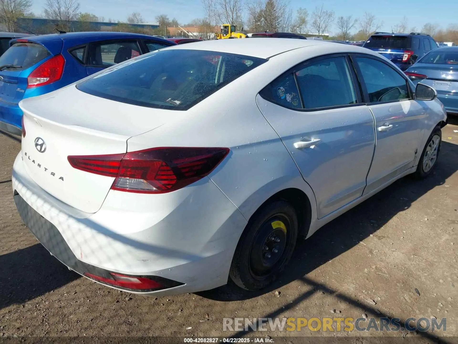 4 Photograph of a damaged car 5NPD74LFXLH531086 HYUNDAI ELANTRA 2020