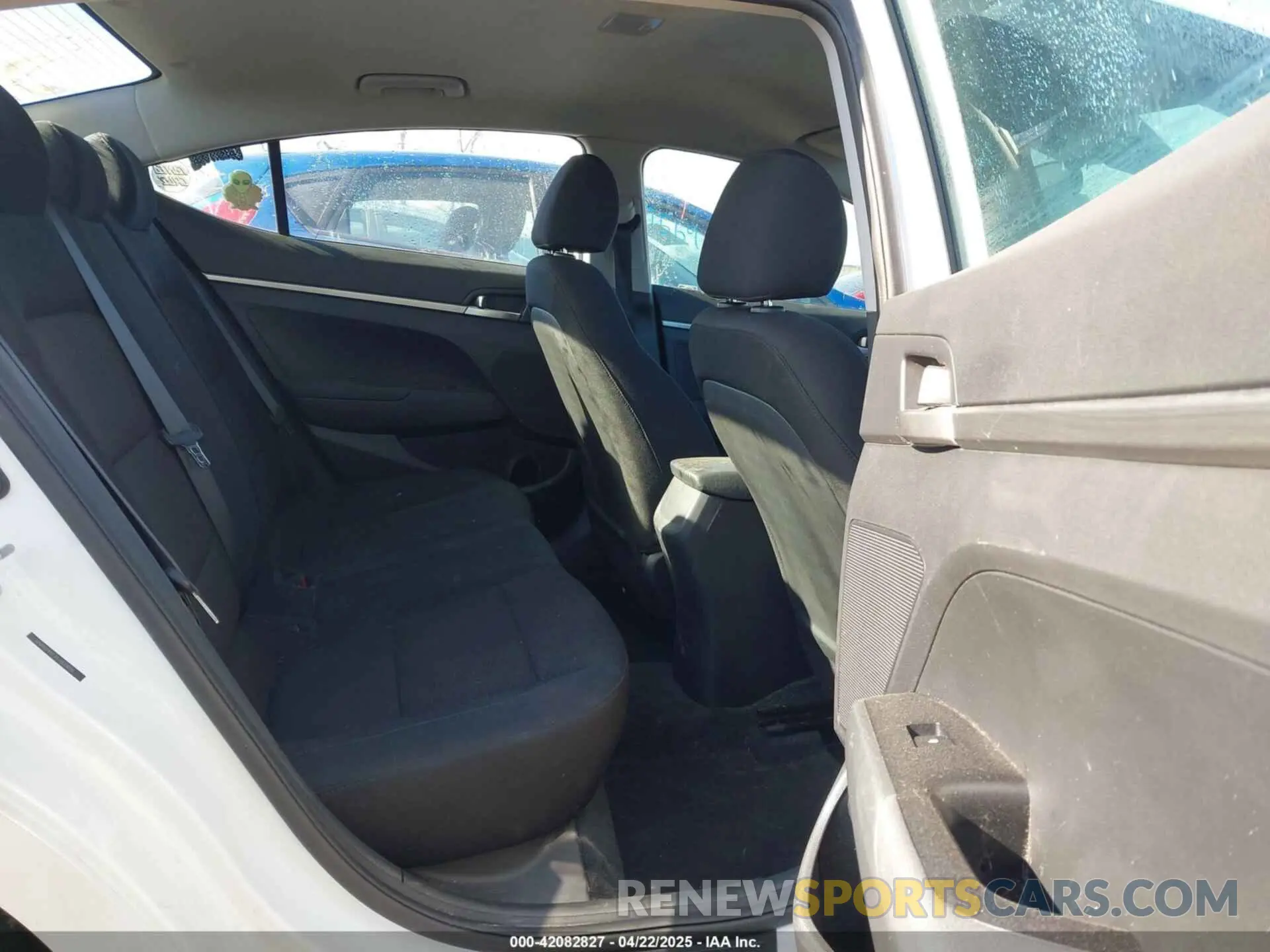 8 Photograph of a damaged car 5NPD74LFXLH531086 HYUNDAI ELANTRA 2020