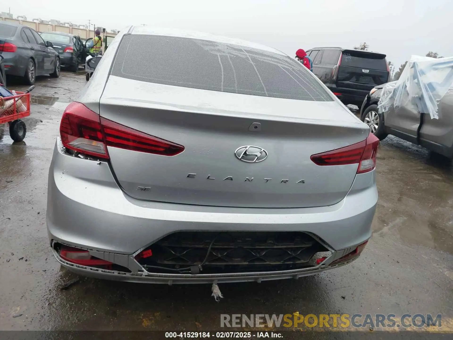 17 Photograph of a damaged car 5NPD74LFXLH587142 HYUNDAI ELANTRA 2020