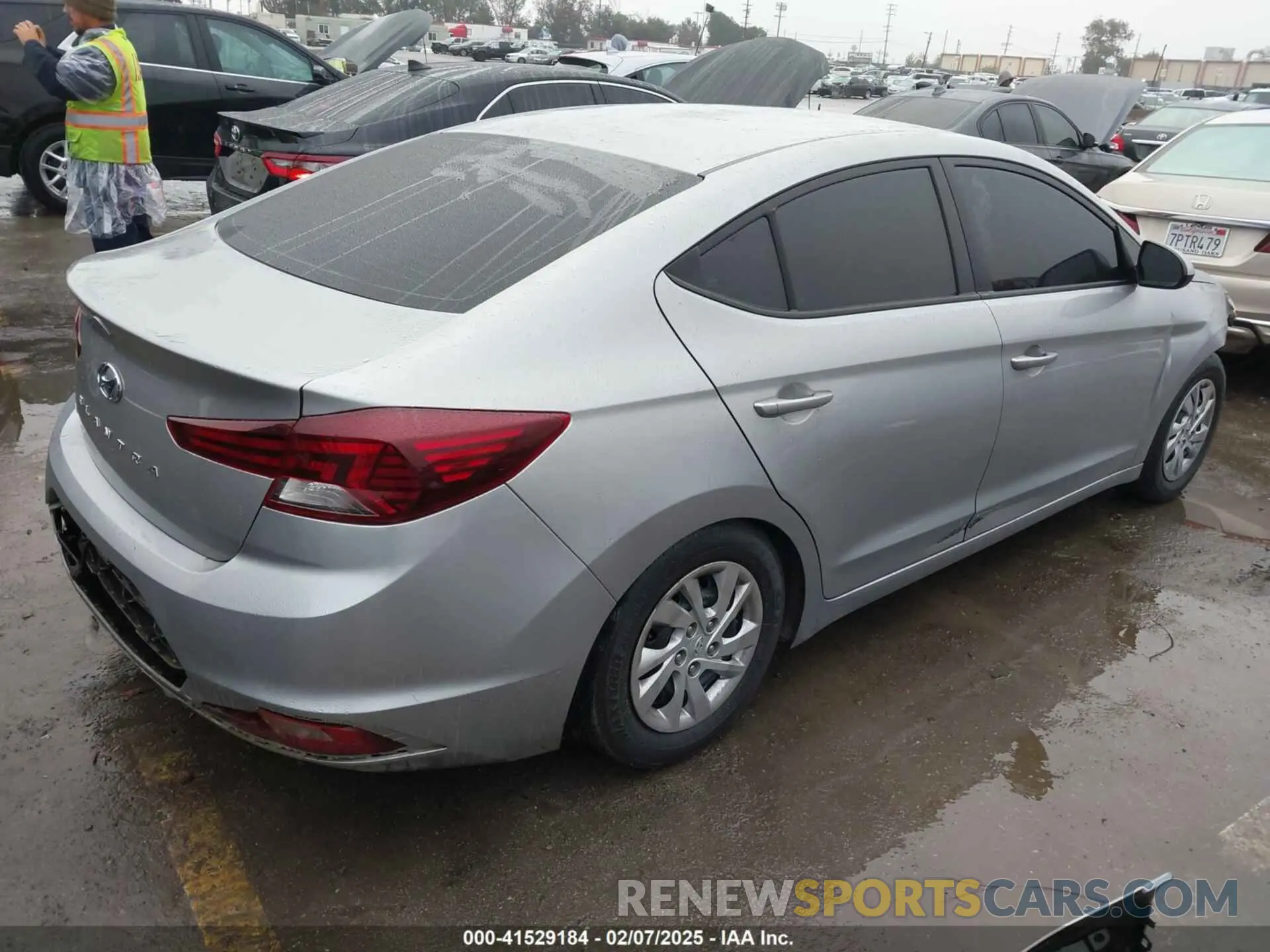4 Photograph of a damaged car 5NPD74LFXLH587142 HYUNDAI ELANTRA 2020