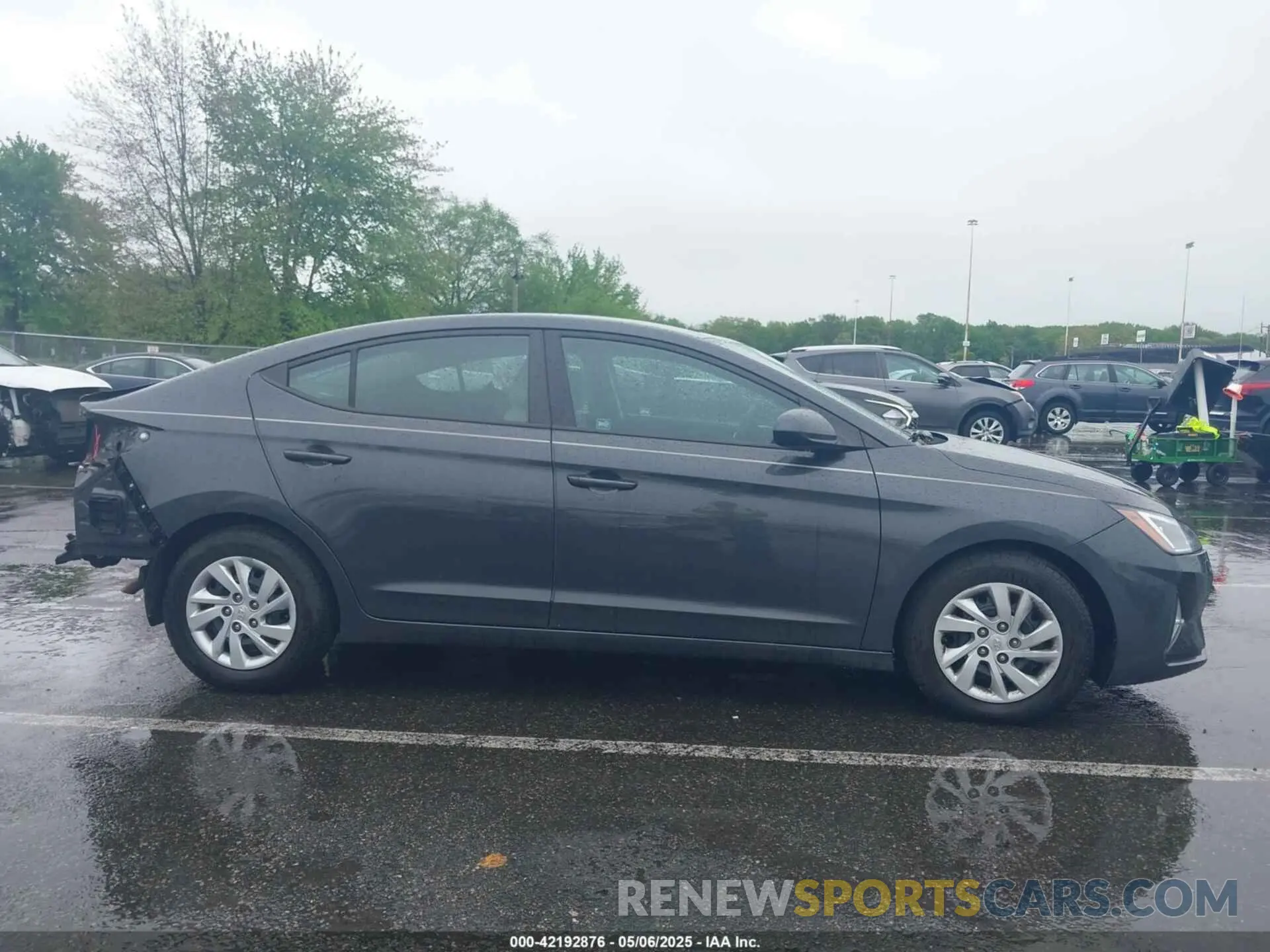 13 Photograph of a damaged car 5NPD74LFXLH599405 HYUNDAI ELANTRA 2020