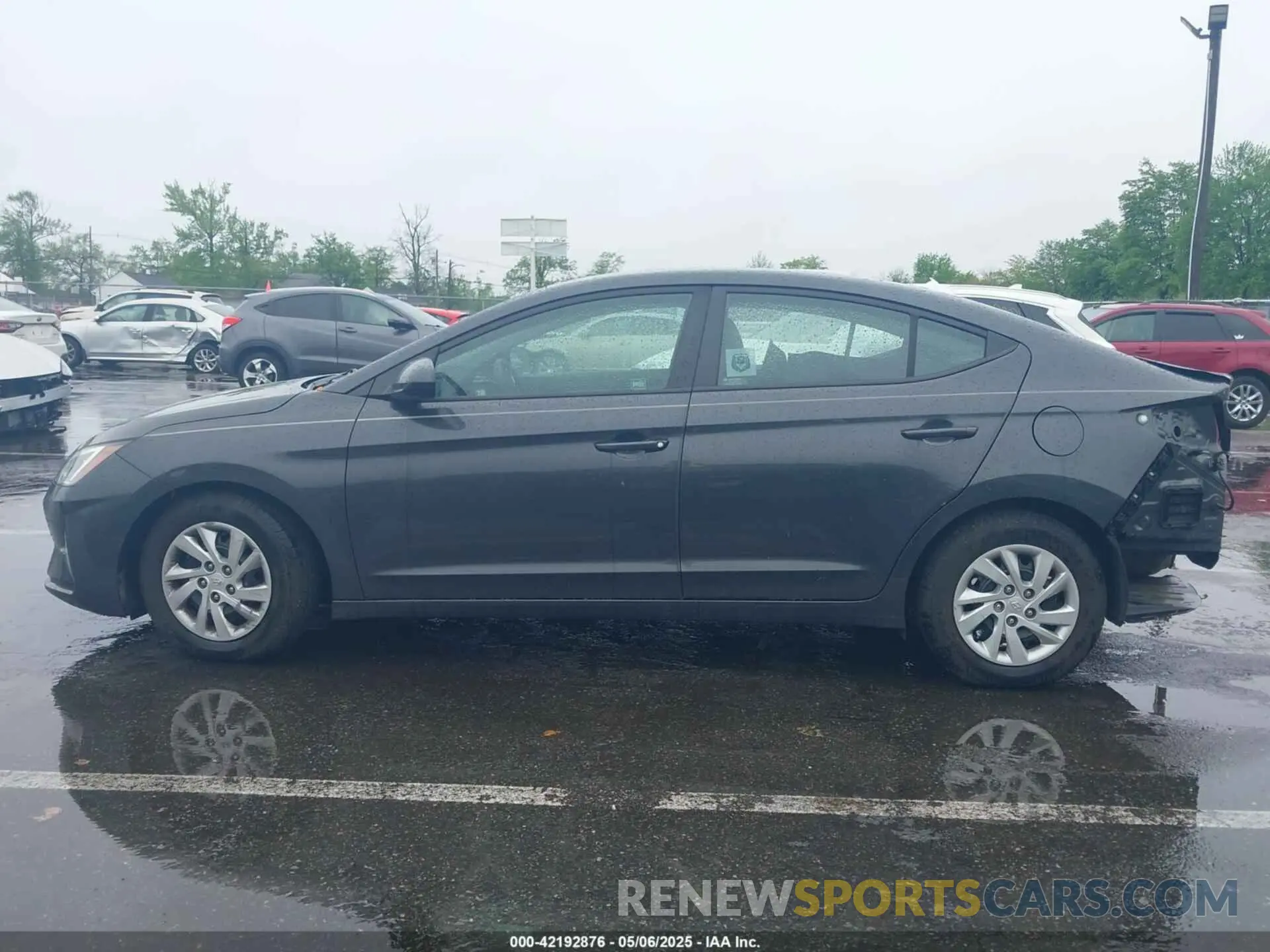 14 Photograph of a damaged car 5NPD74LFXLH599405 HYUNDAI ELANTRA 2020