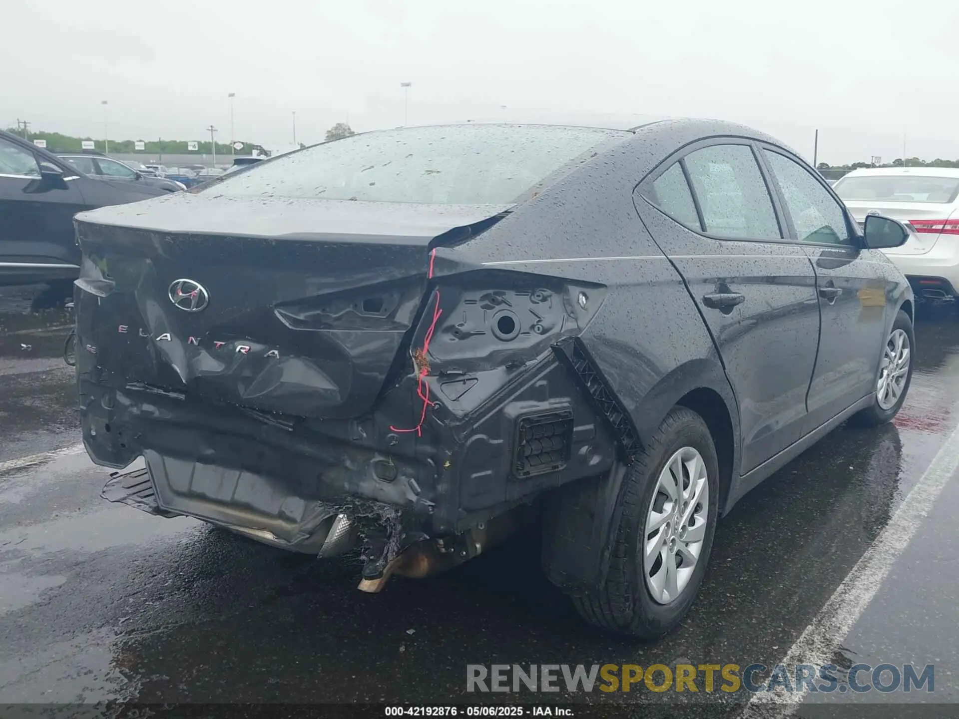 4 Photograph of a damaged car 5NPD74LFXLH599405 HYUNDAI ELANTRA 2020