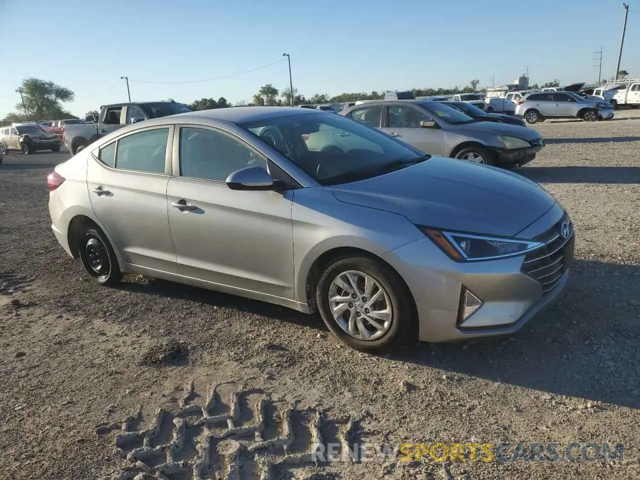 4 Photograph of a damaged car 5NPD74LFXLH600276 HYUNDAI ELANTRA 2020