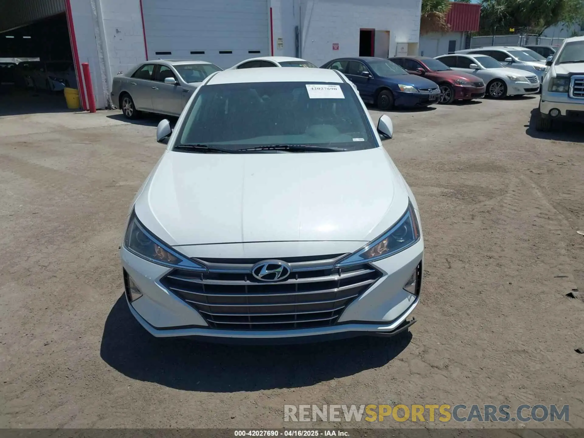 12 Photograph of a damaged car 5NPD74LFXLH608555 HYUNDAI ELANTRA 2020