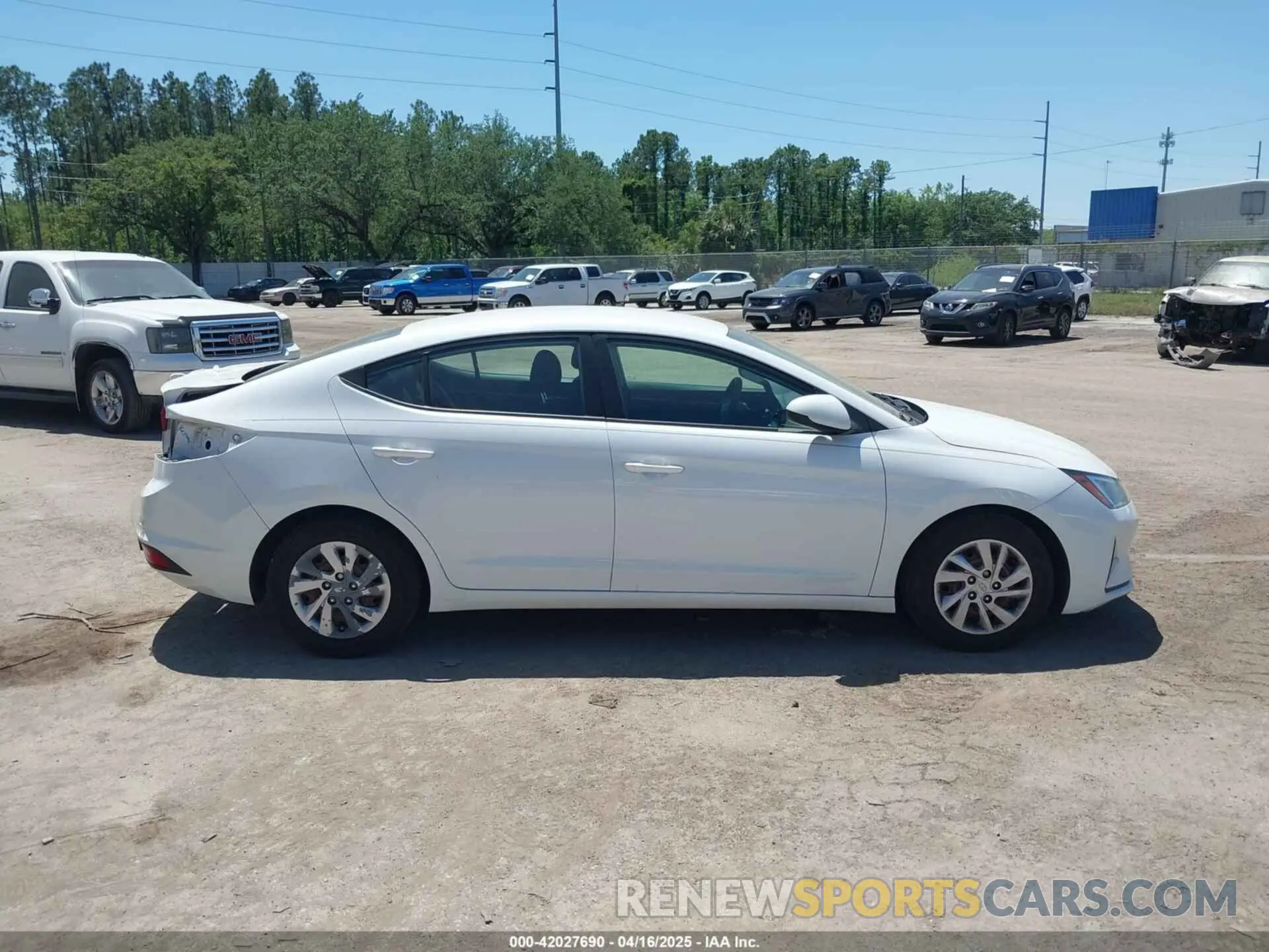 13 Photograph of a damaged car 5NPD74LFXLH608555 HYUNDAI ELANTRA 2020