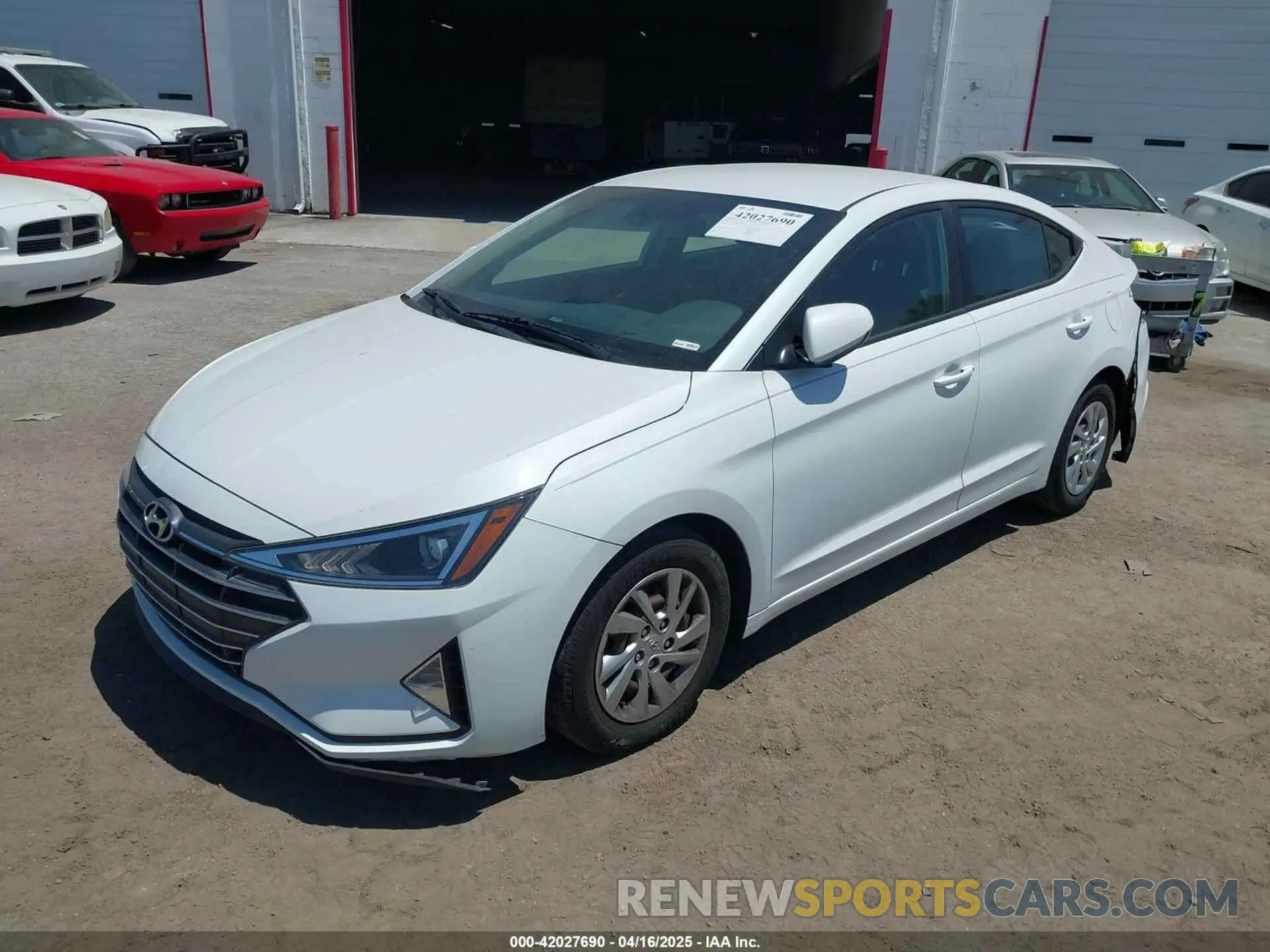 2 Photograph of a damaged car 5NPD74LFXLH608555 HYUNDAI ELANTRA 2020