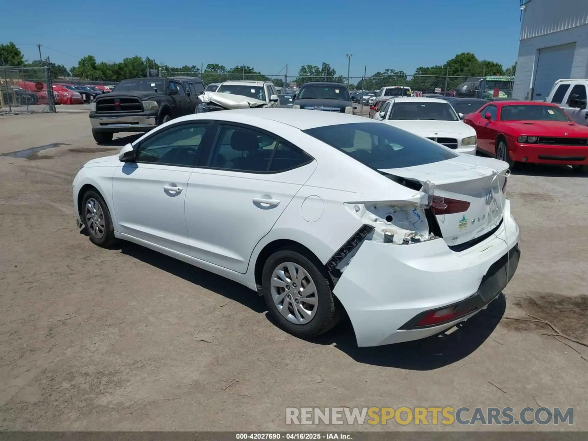 3 Photograph of a damaged car 5NPD74LFXLH608555 HYUNDAI ELANTRA 2020