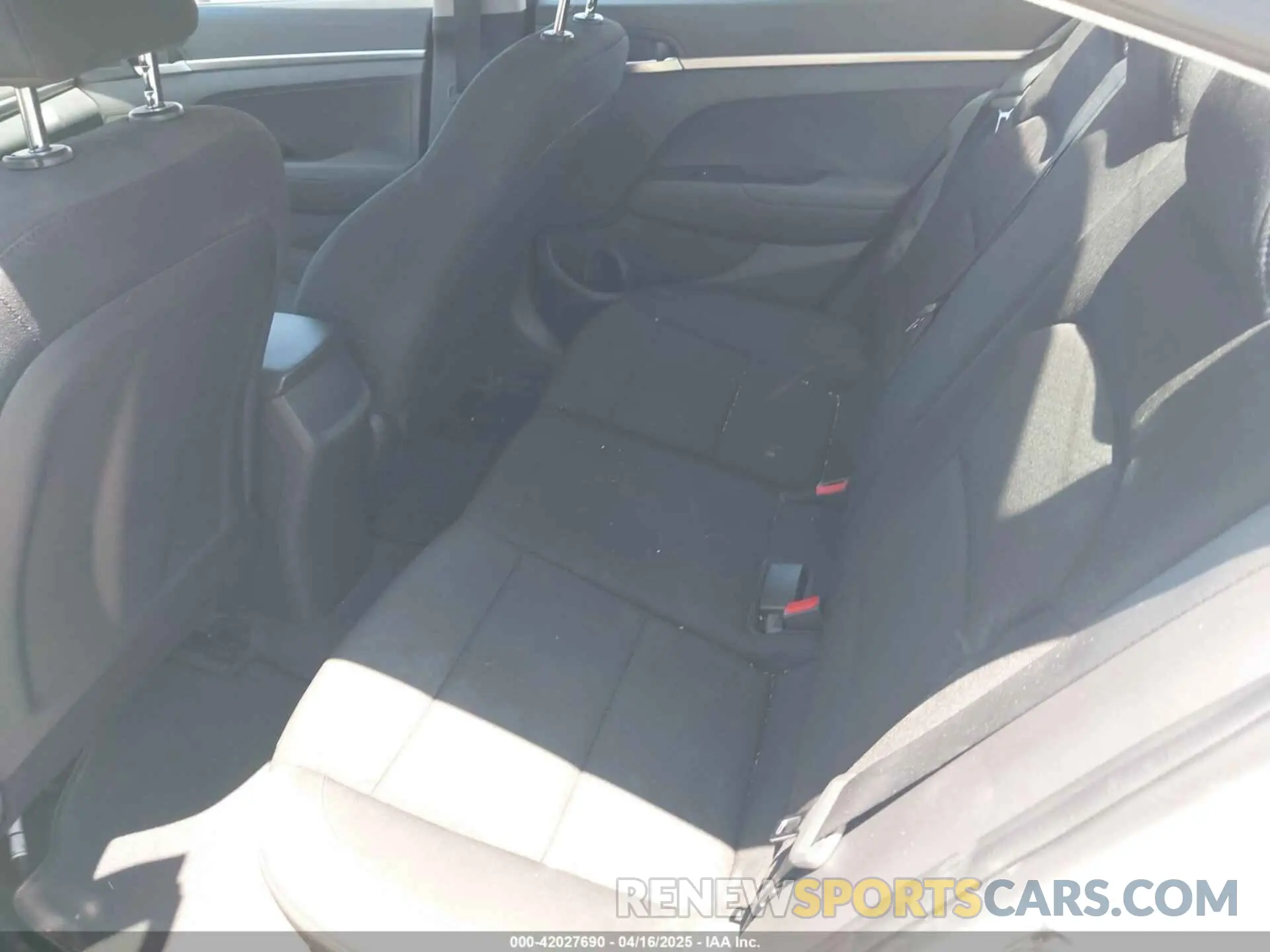 8 Photograph of a damaged car 5NPD74LFXLH608555 HYUNDAI ELANTRA 2020