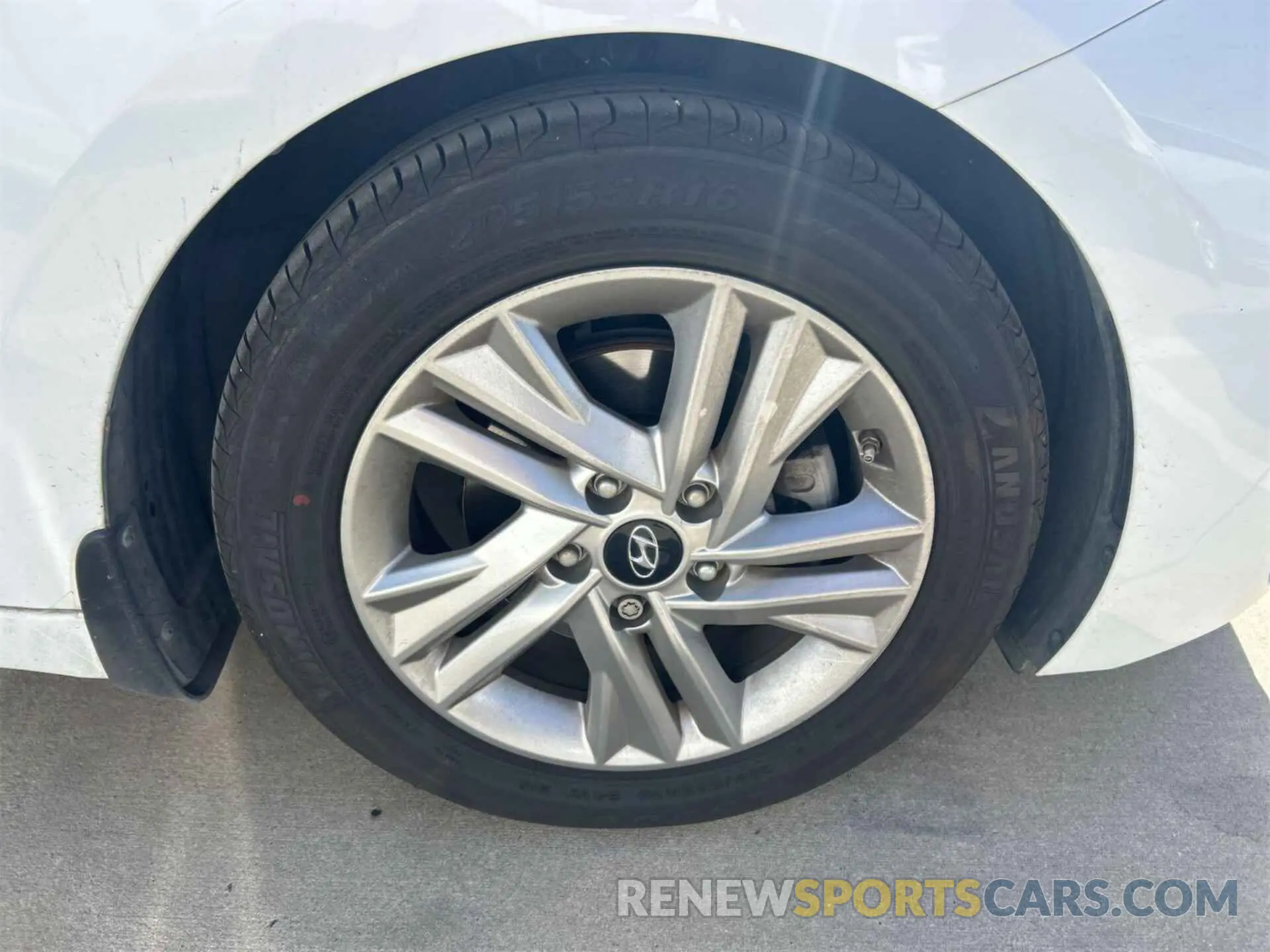 8 Photograph of a damaged car 5NPD84LF0LH507120 HYUNDAI ELANTRA 2020
