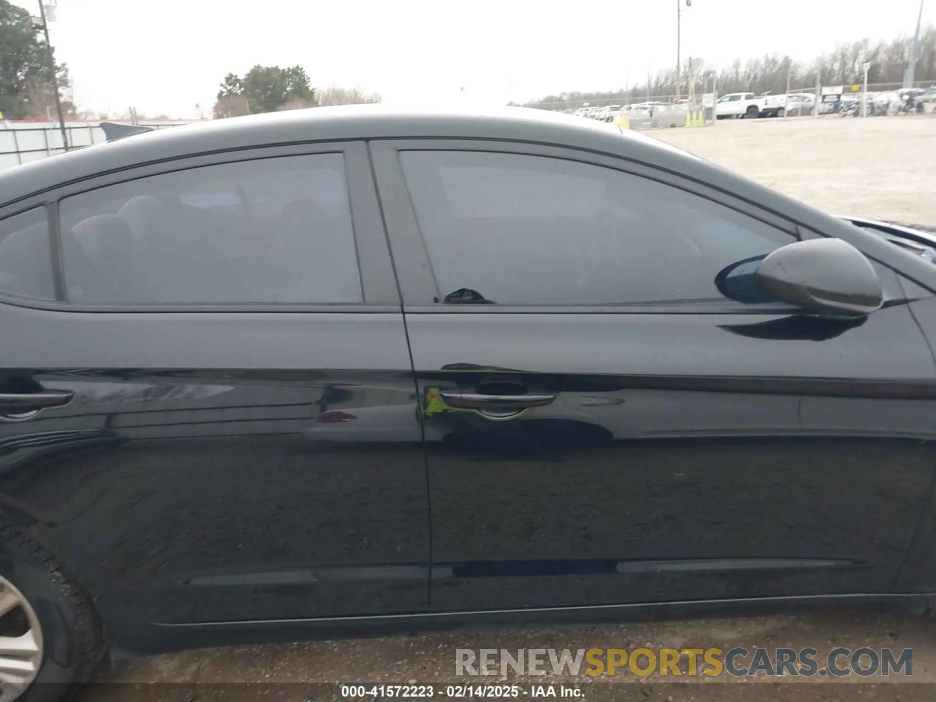 14 Photograph of a damaged car 5NPD84LF0LH510258 HYUNDAI ELANTRA 2020