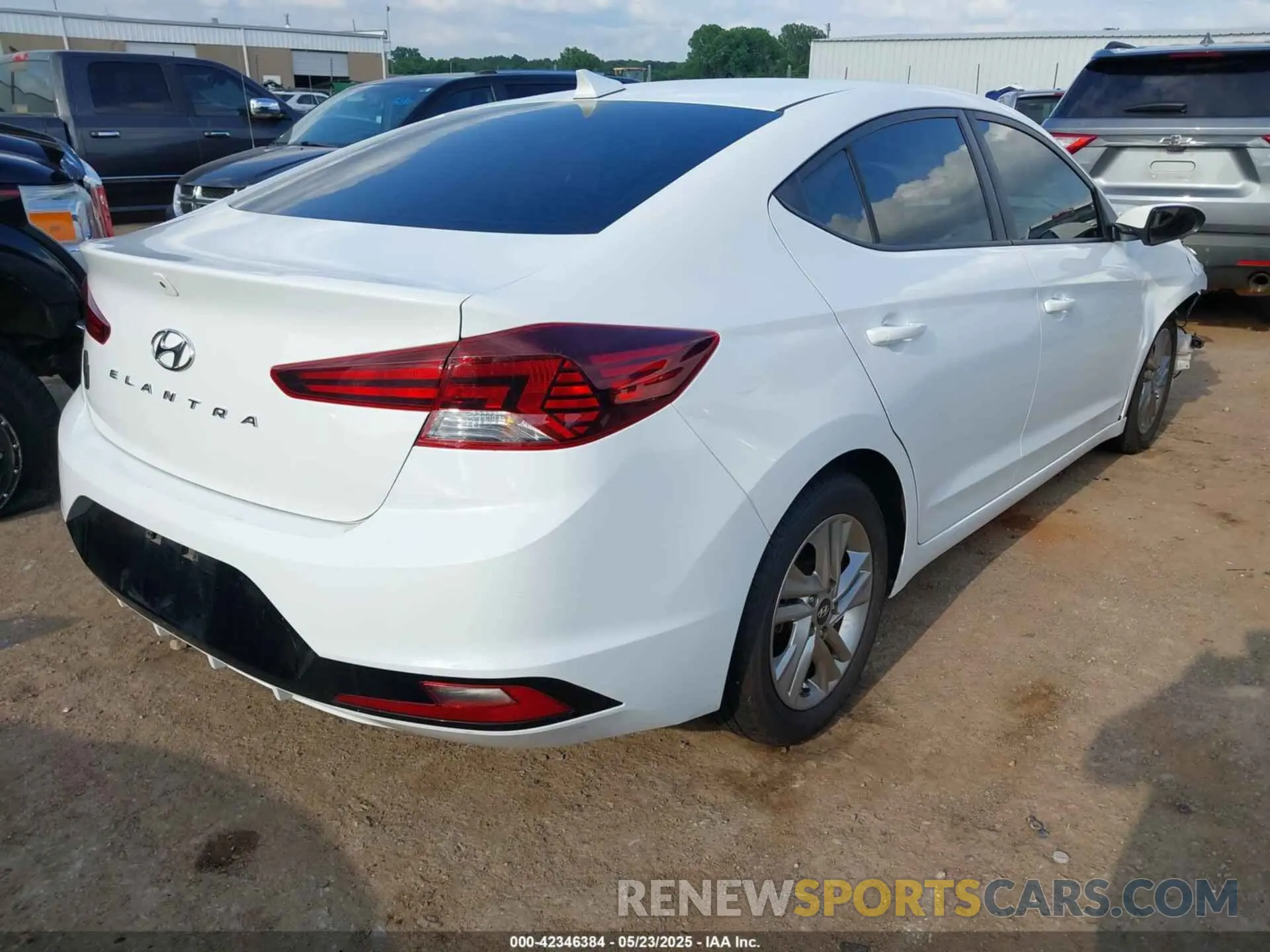 4 Photograph of a damaged car 5NPD84LF0LH515492 HYUNDAI ELANTRA 2020
