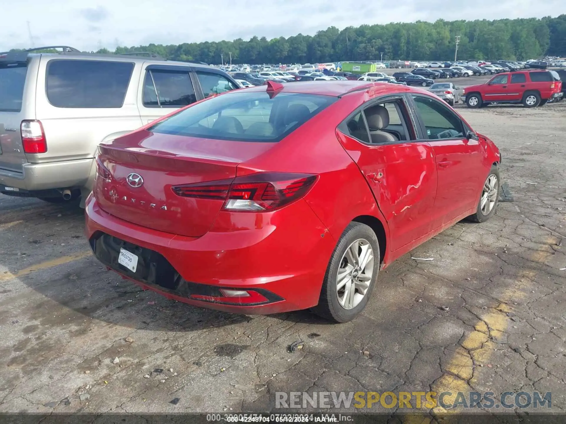 4 Photograph of a damaged car 5NPD84LF0LH524709 HYUNDAI ELANTRA 2020