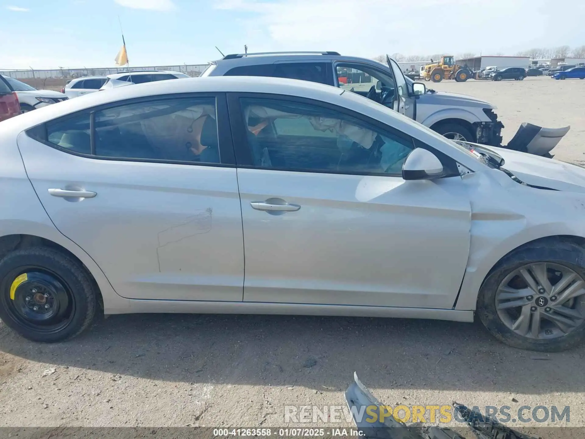 13 Photograph of a damaged car 5NPD84LF0LH527528 HYUNDAI ELANTRA 2020