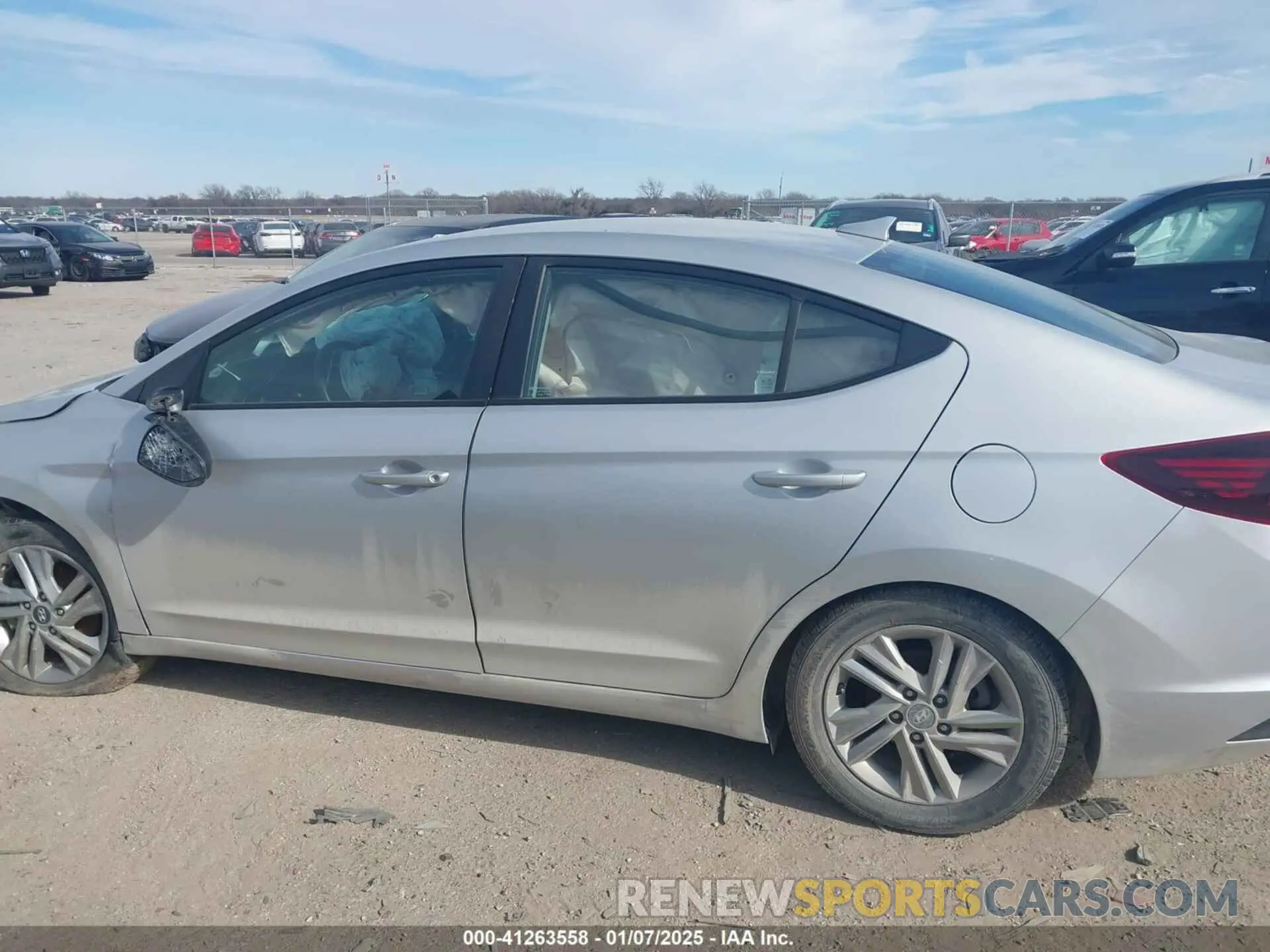 14 Photograph of a damaged car 5NPD84LF0LH527528 HYUNDAI ELANTRA 2020