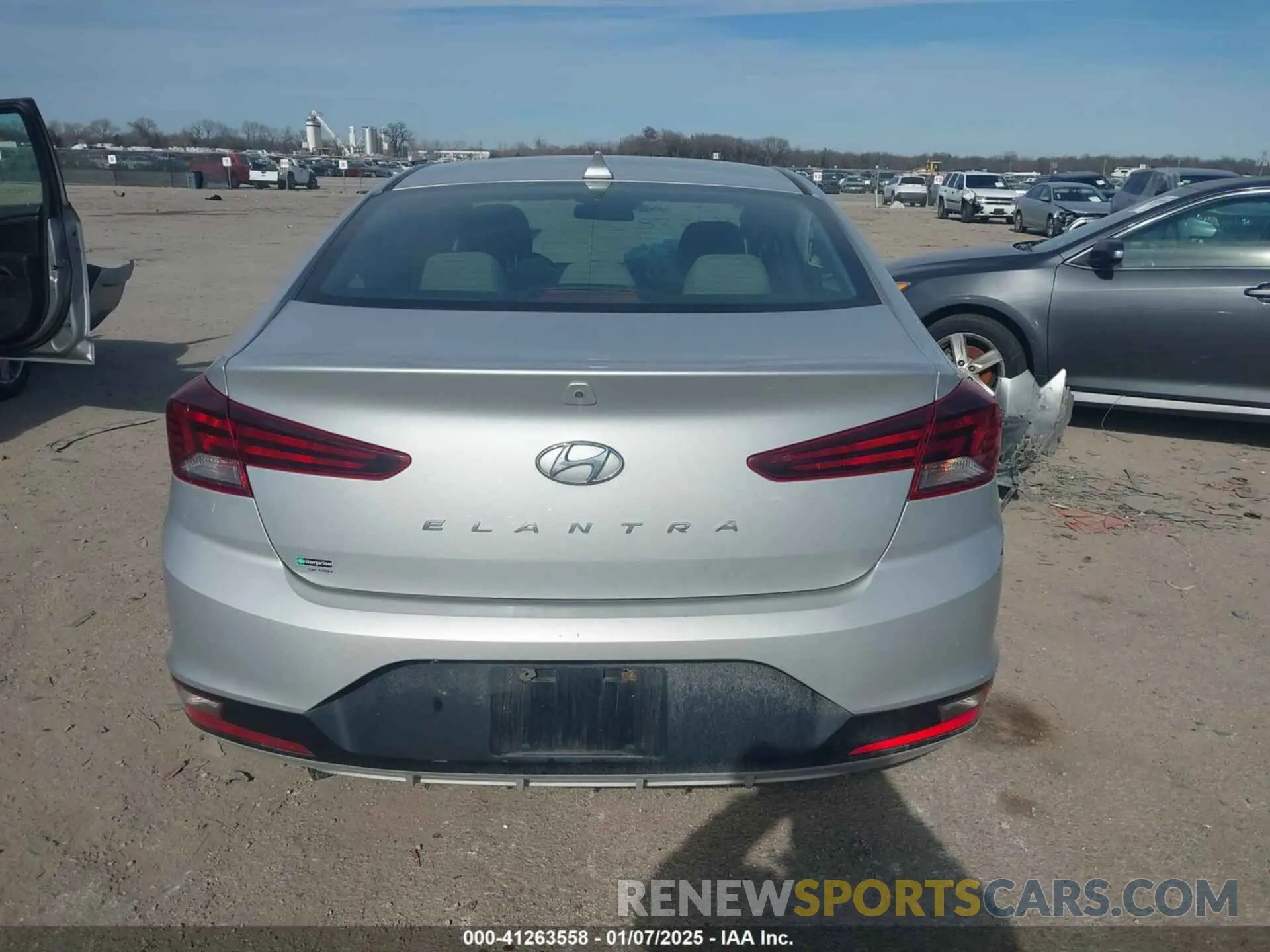 16 Photograph of a damaged car 5NPD84LF0LH527528 HYUNDAI ELANTRA 2020