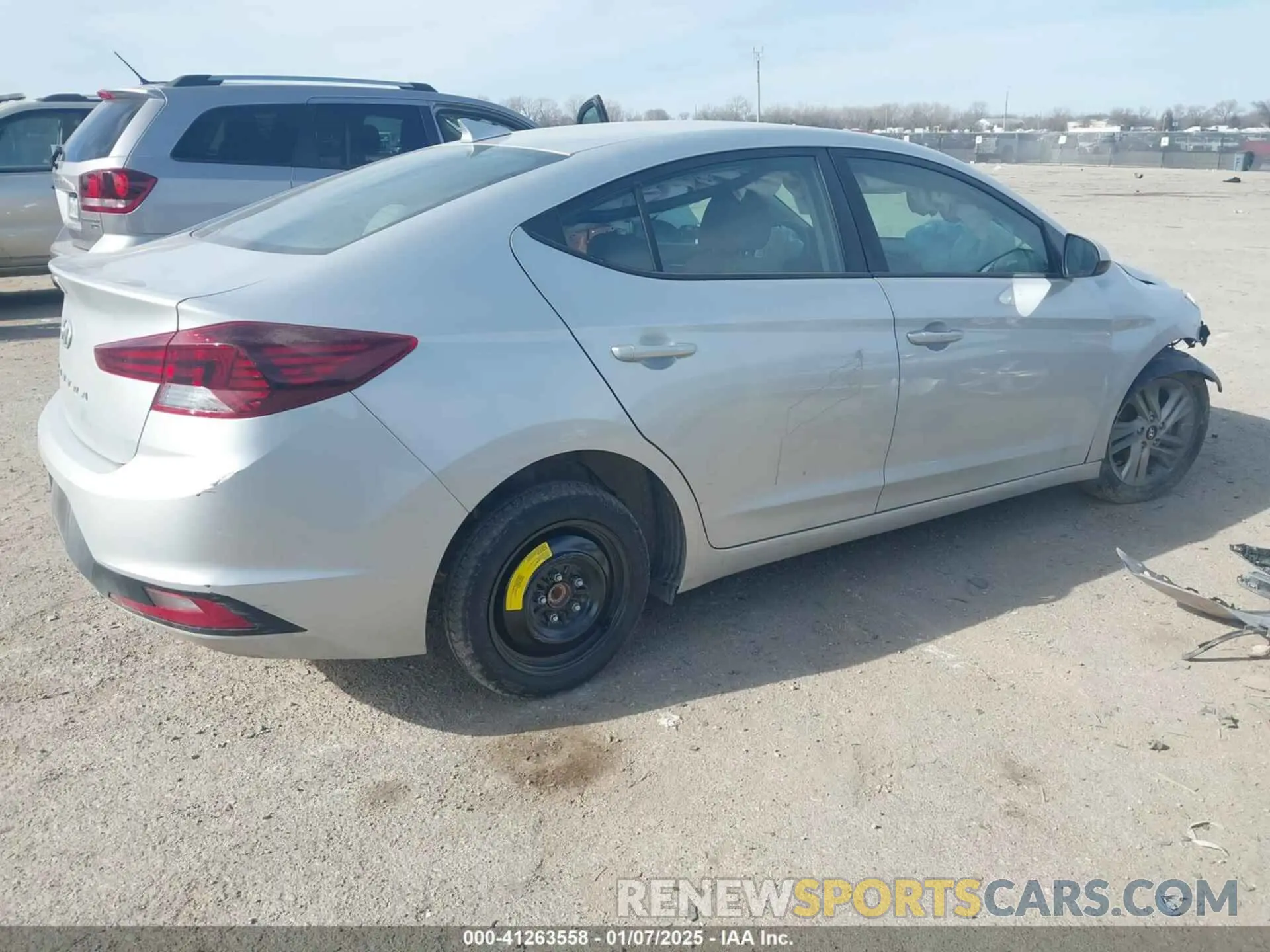 4 Photograph of a damaged car 5NPD84LF0LH527528 HYUNDAI ELANTRA 2020