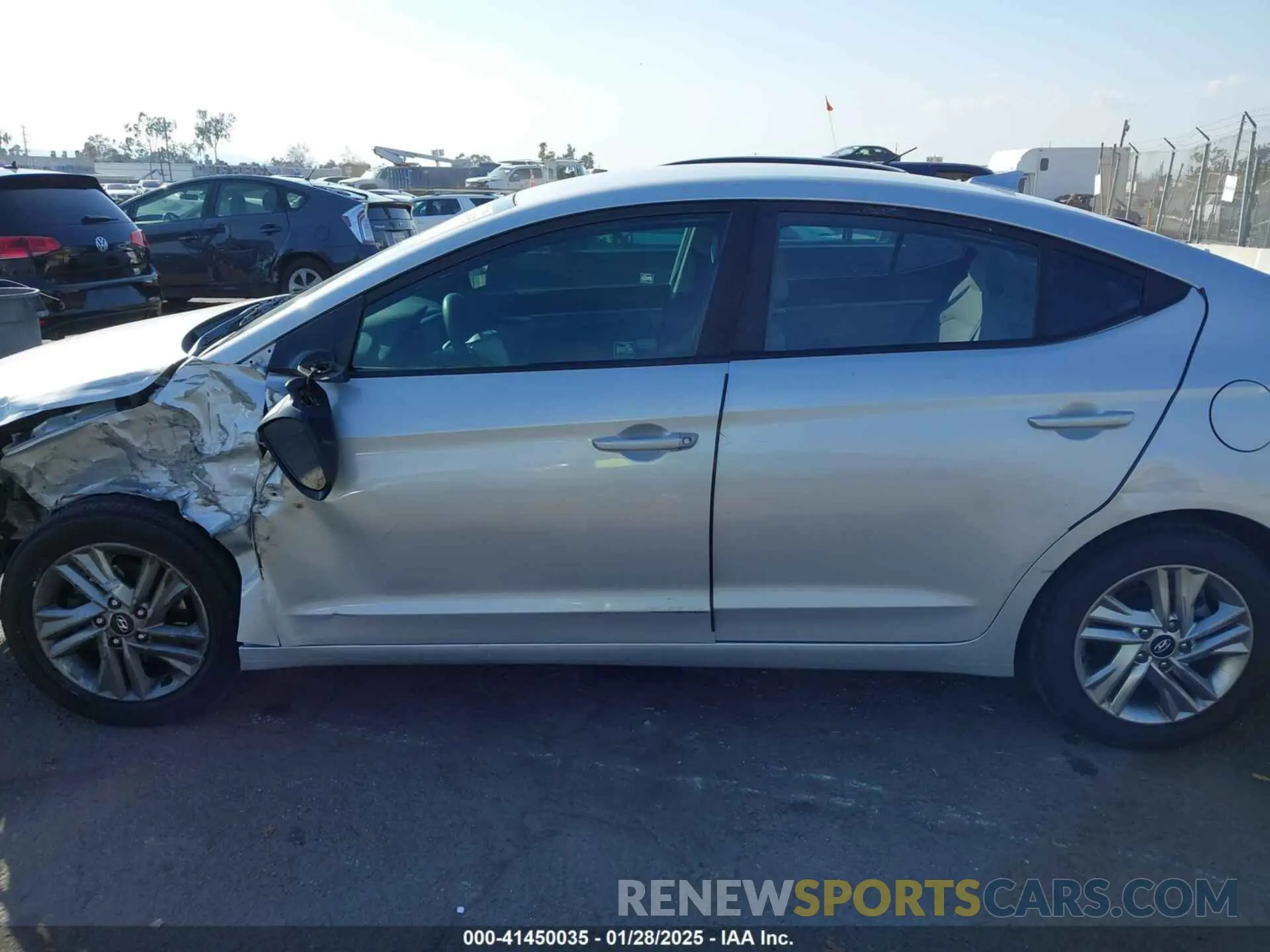 14 Photograph of a damaged car 5NPD84LF0LH532695 HYUNDAI ELANTRA 2020