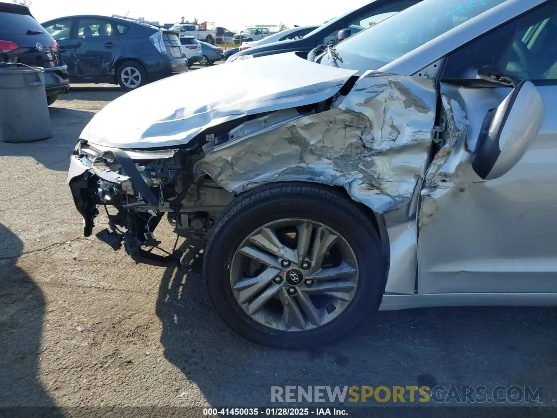 17 Photograph of a damaged car 5NPD84LF0LH532695 HYUNDAI ELANTRA 2020