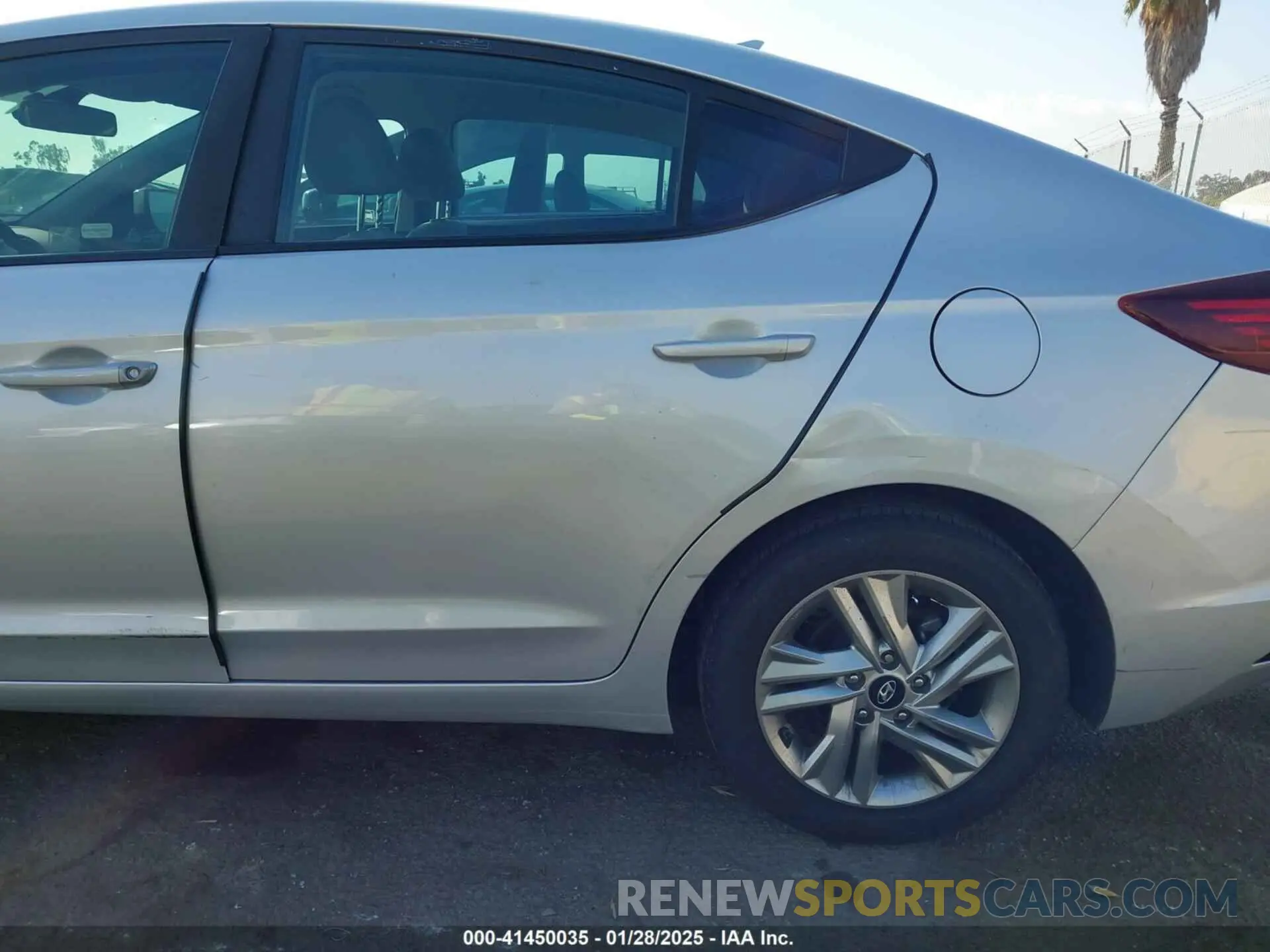 18 Photograph of a damaged car 5NPD84LF0LH532695 HYUNDAI ELANTRA 2020